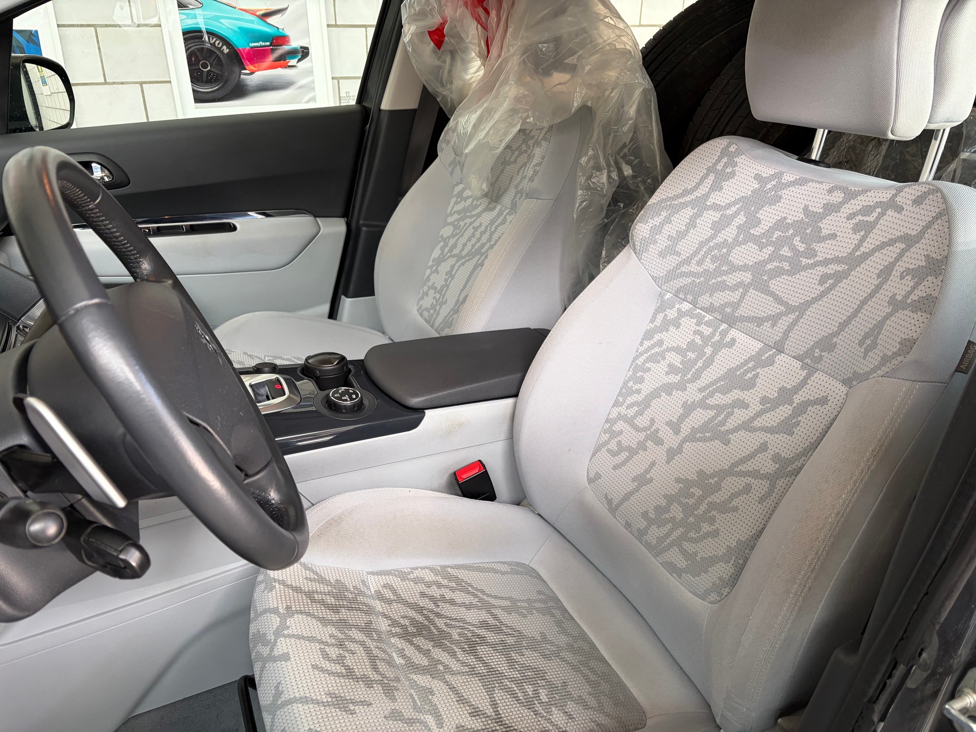 PEUGEOT 3008 1.6 HDI Business EGS6-image-6