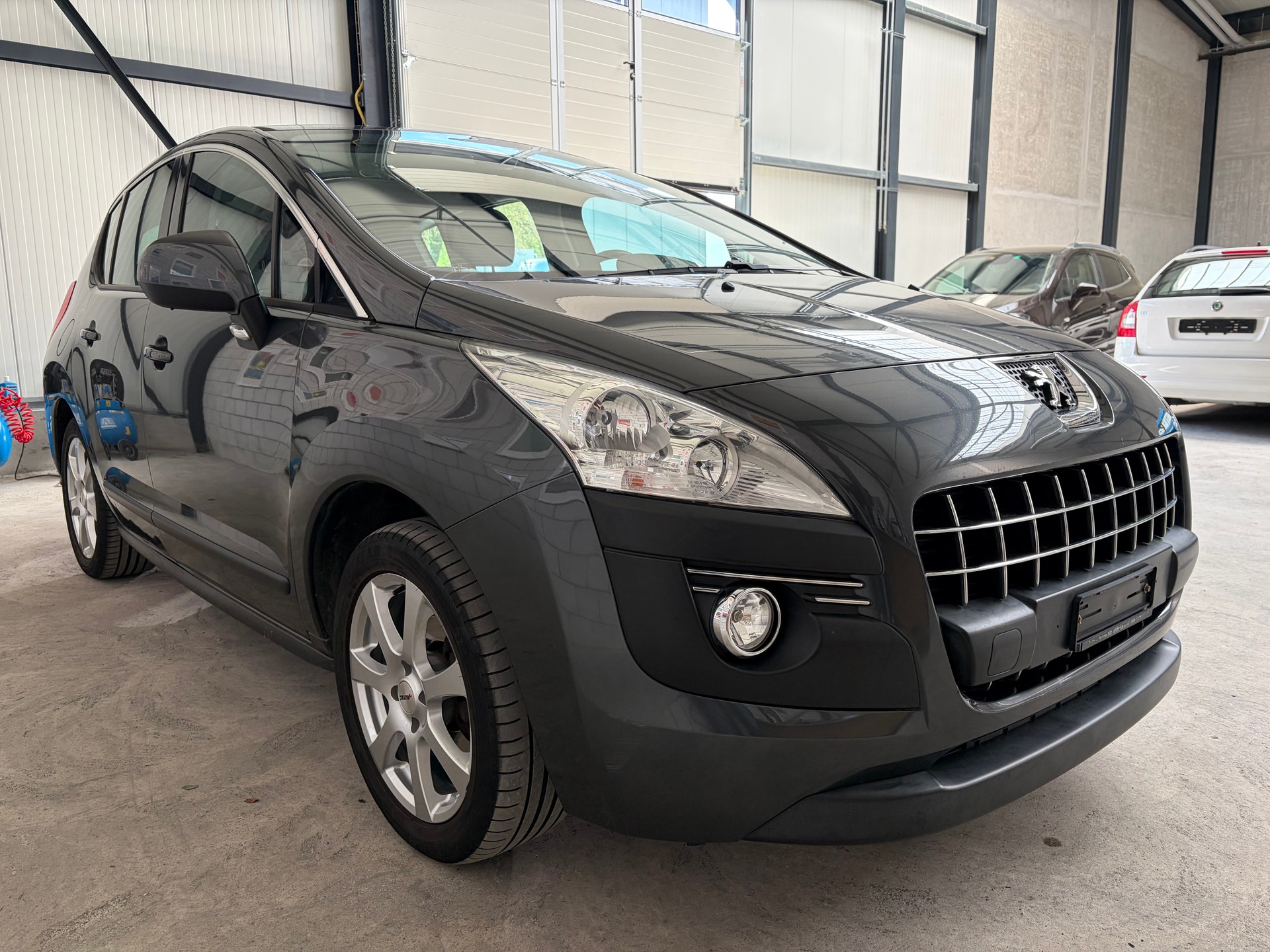 PEUGEOT 3008 1.6 HDI Business EGS6-image-4