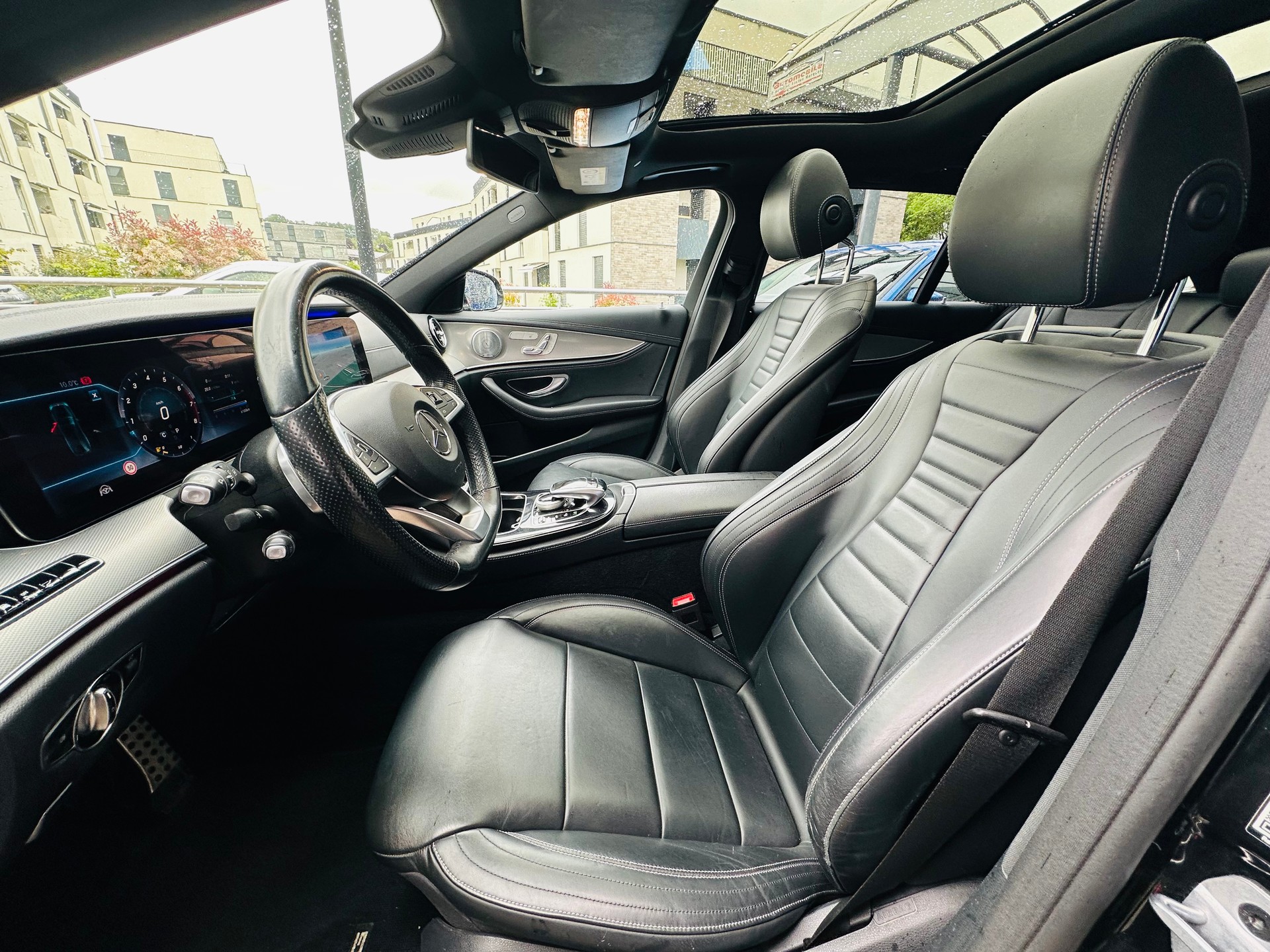 MERCEDES-BENZ E 400 AMG Line 4 Matic 9G-Tronic-image-9
