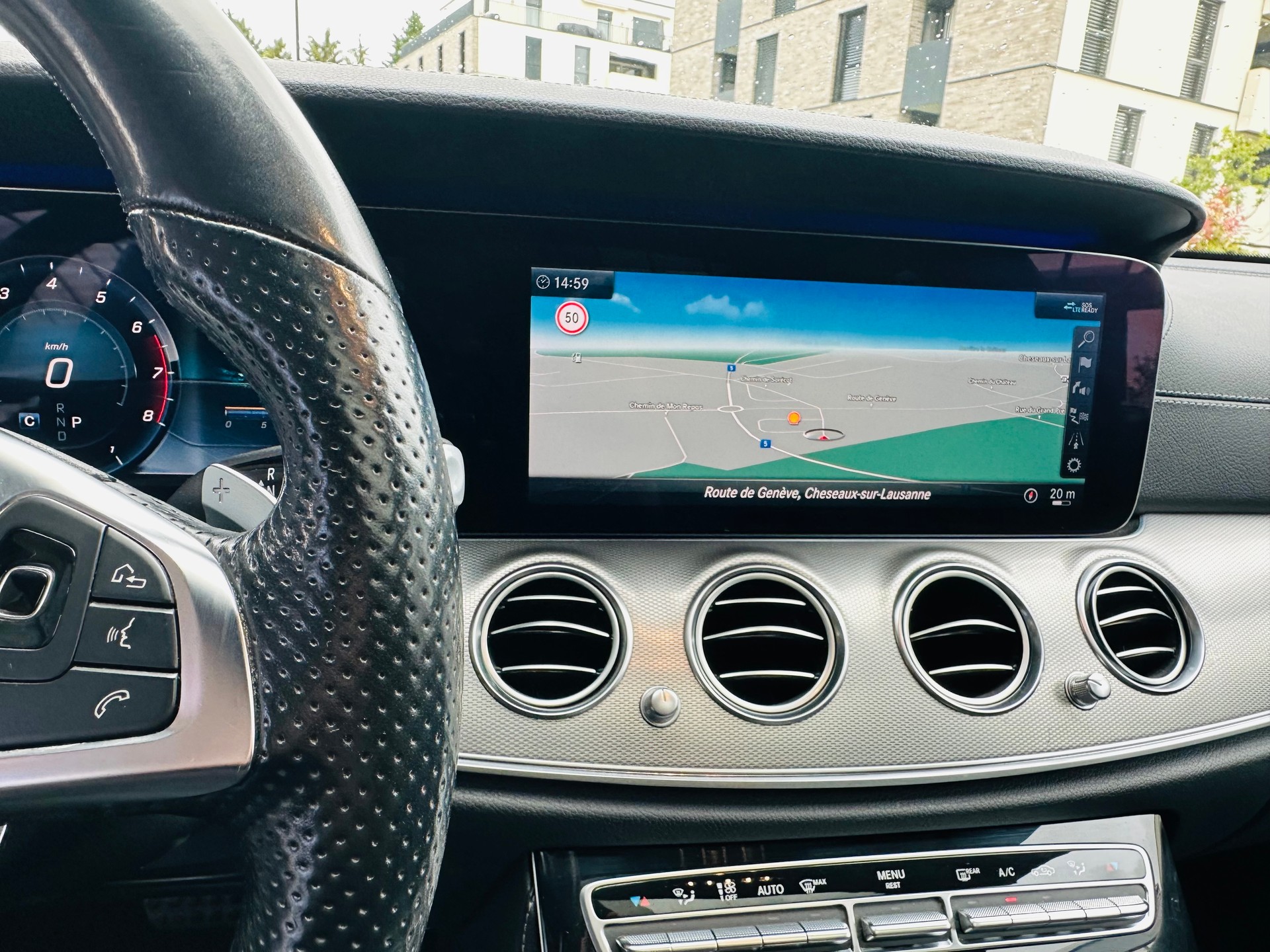 MERCEDES-BENZ E 400 AMG Line 4 Matic 9G-Tronic-image-11