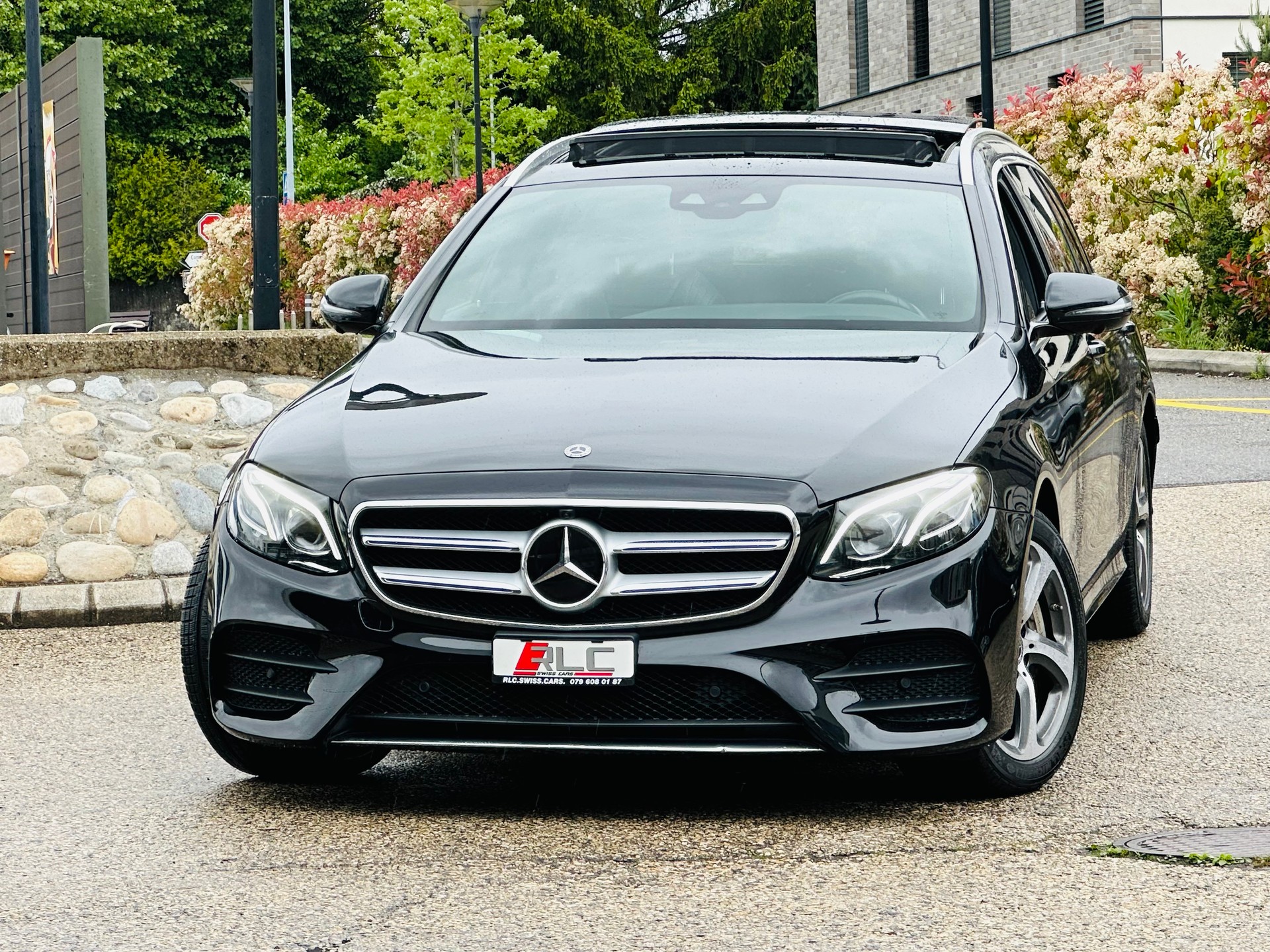 MERCEDES-BENZ E 400 AMG Line 4 Matic 9G-Tronic-image-6