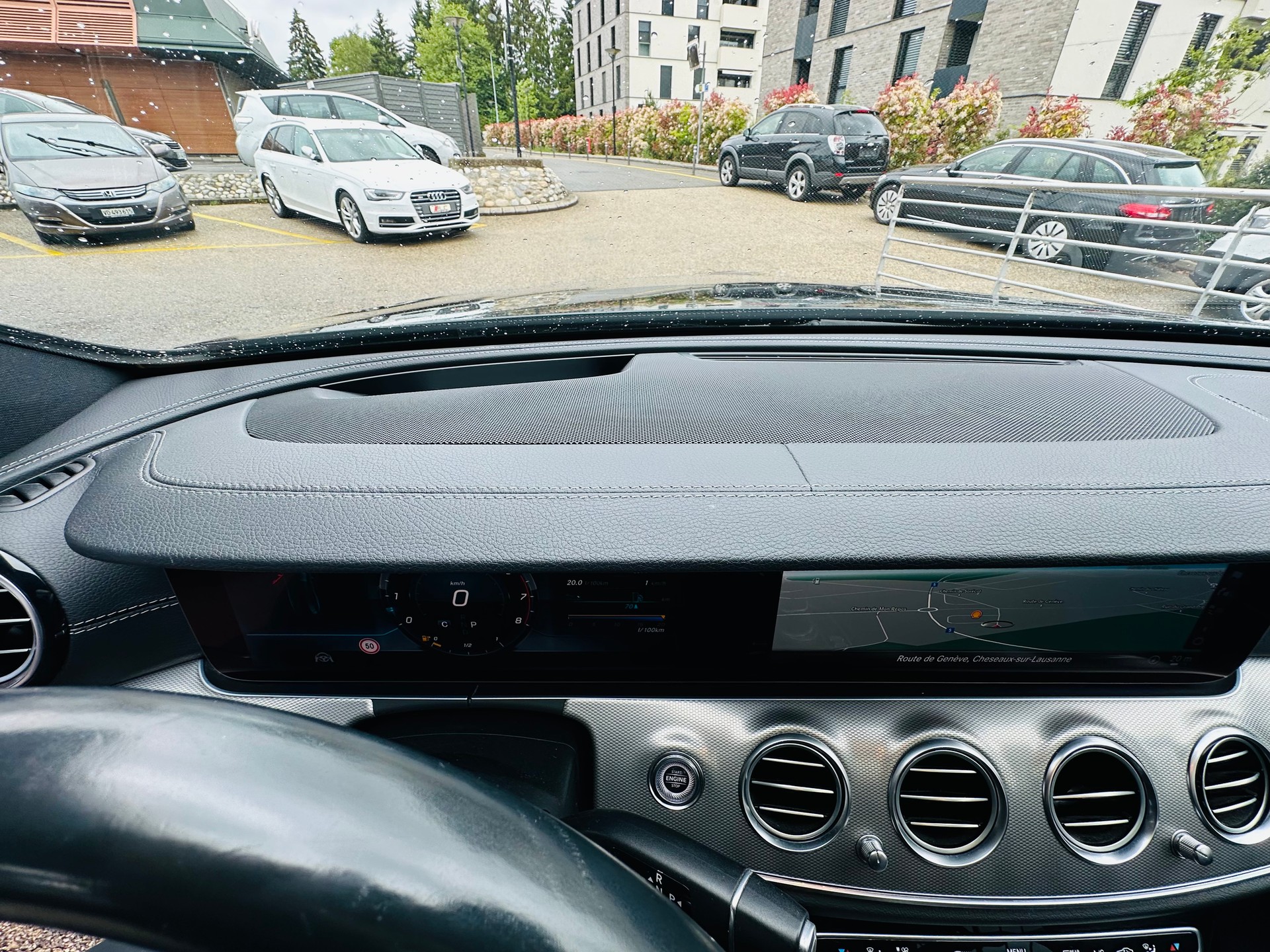 MERCEDES-BENZ E 400 AMG Line 4 Matic 9G-Tronic-image-12