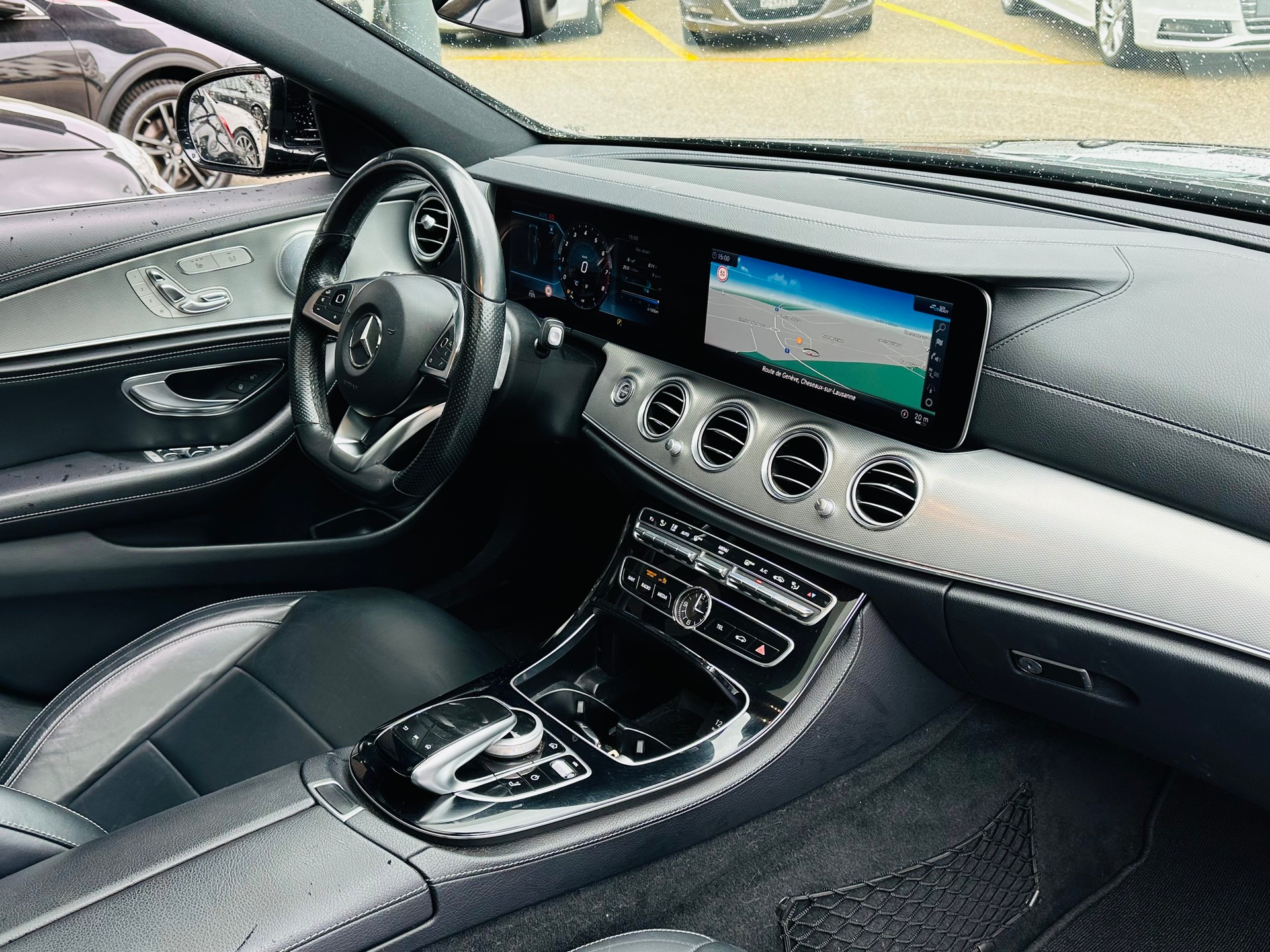 MERCEDES-BENZ E 400 AMG Line 4 Matic 9G-Tronic-image-13