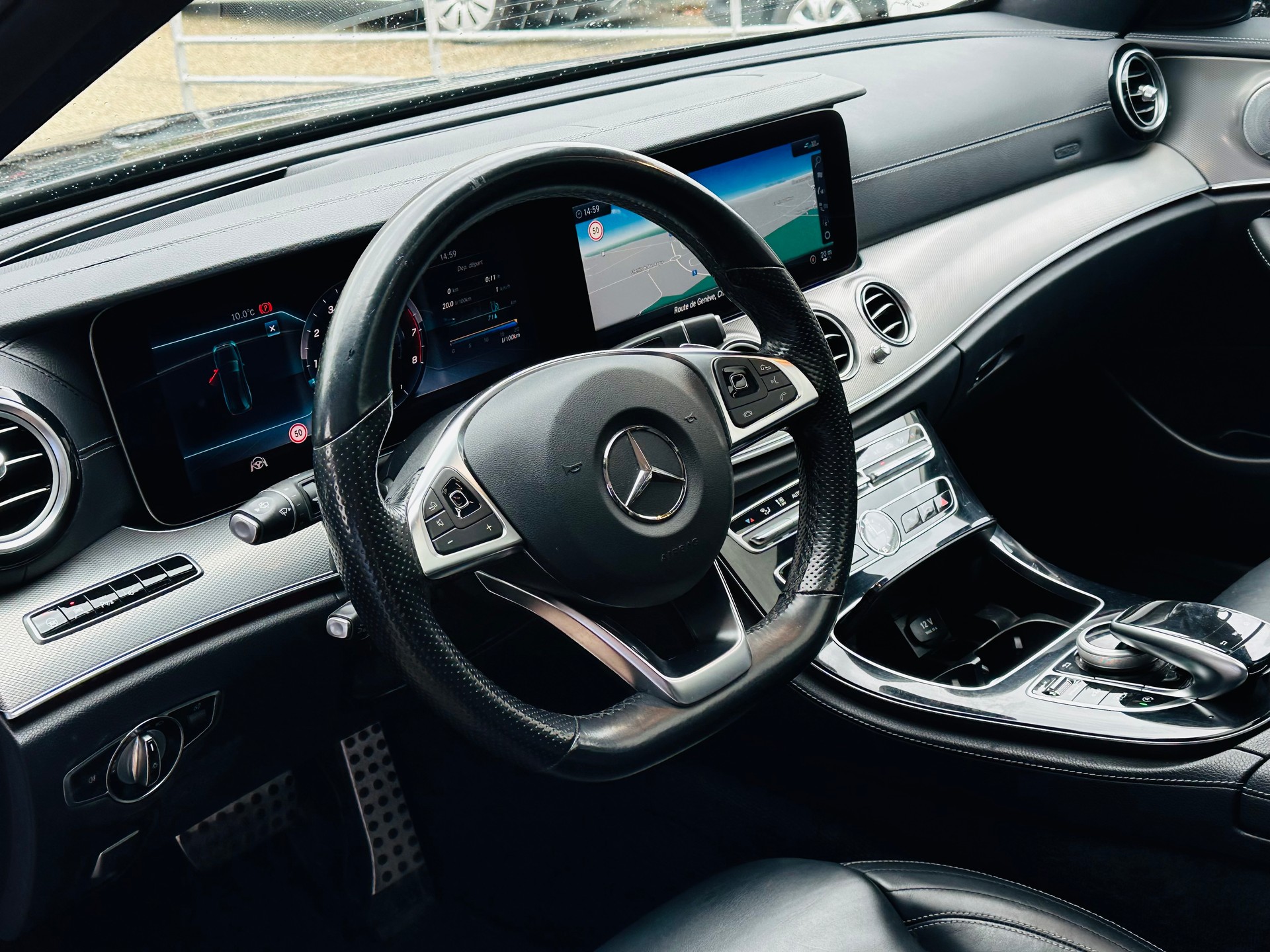 MERCEDES-BENZ E 400 AMG Line 4 Matic 9G-Tronic-image-15