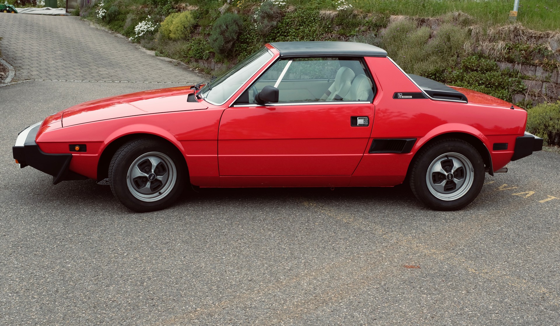 FIAT X 1/9 Bertone-image-4
