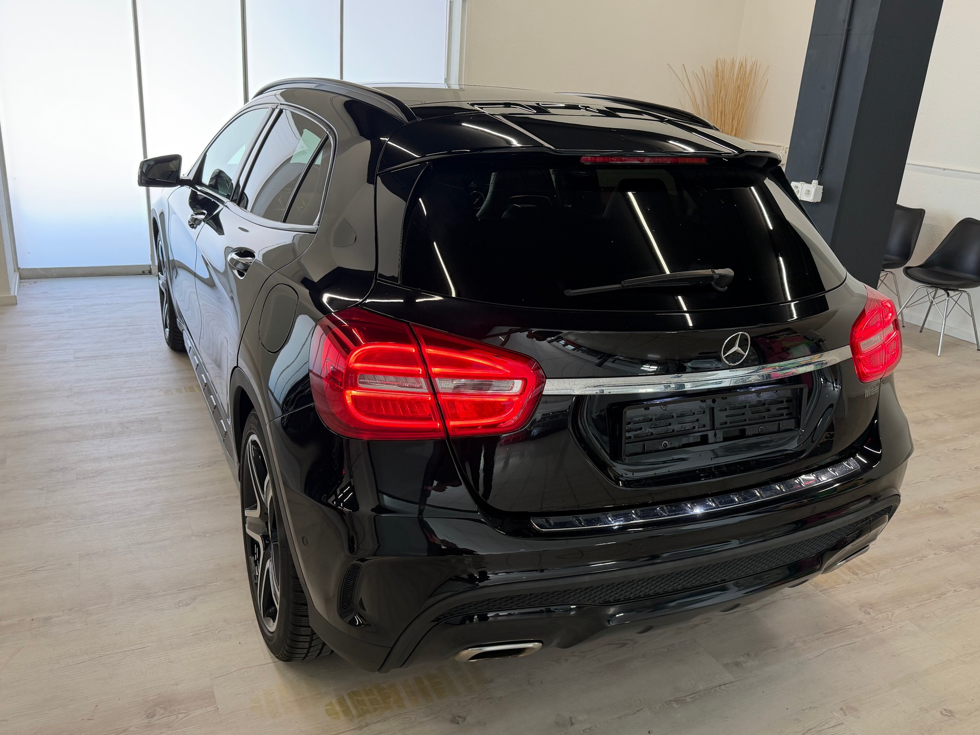 MERCEDES-BENZ GLA 250 AMG Line 4Matic 7G-DCT-image-10