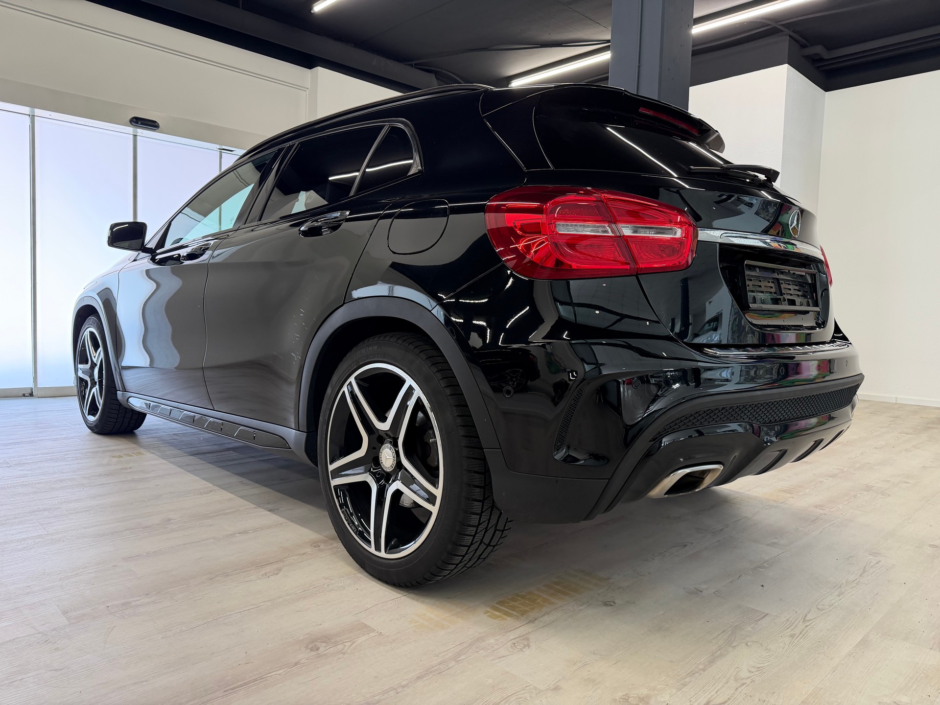 MERCEDES-BENZ GLA 250 AMG Line 4Matic 7G-DCT-image-11