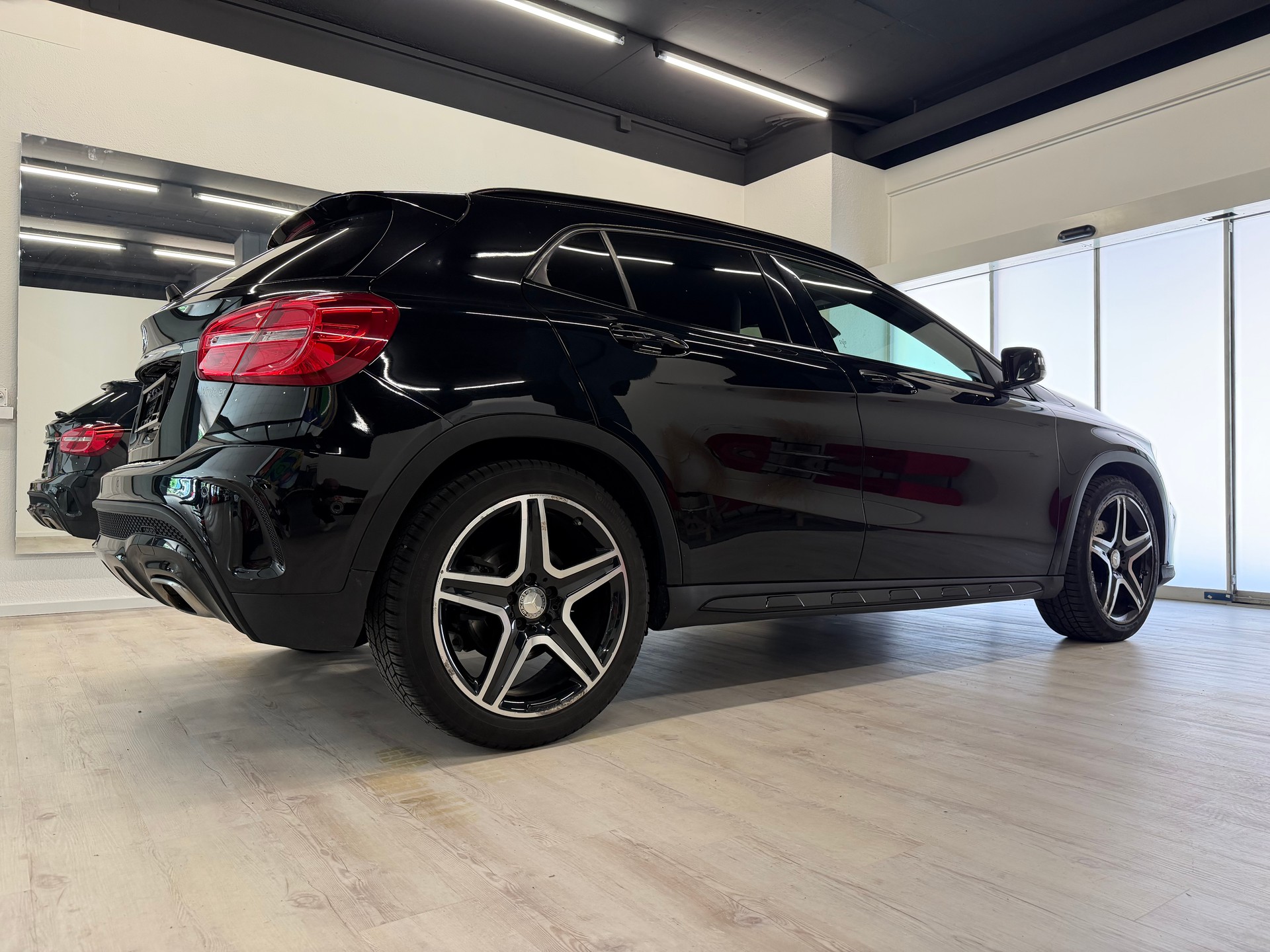 MERCEDES-BENZ GLA 250 AMG Line 4Matic 7G-DCT-image-7