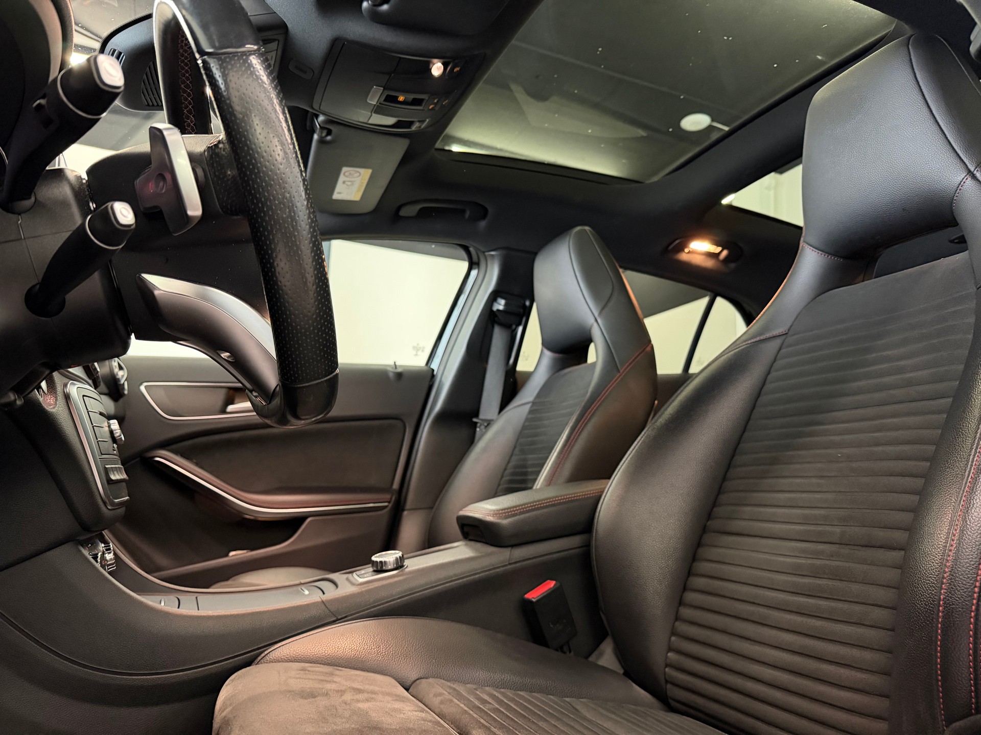MERCEDES-BENZ GLA 250 AMG Line 4Matic 7G-DCT-image-13