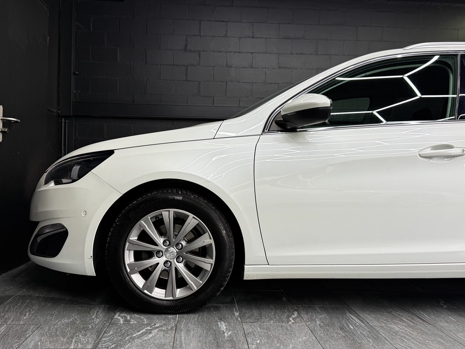 PEUGEOT 308 SW 1.2 THP Allure-image-4
