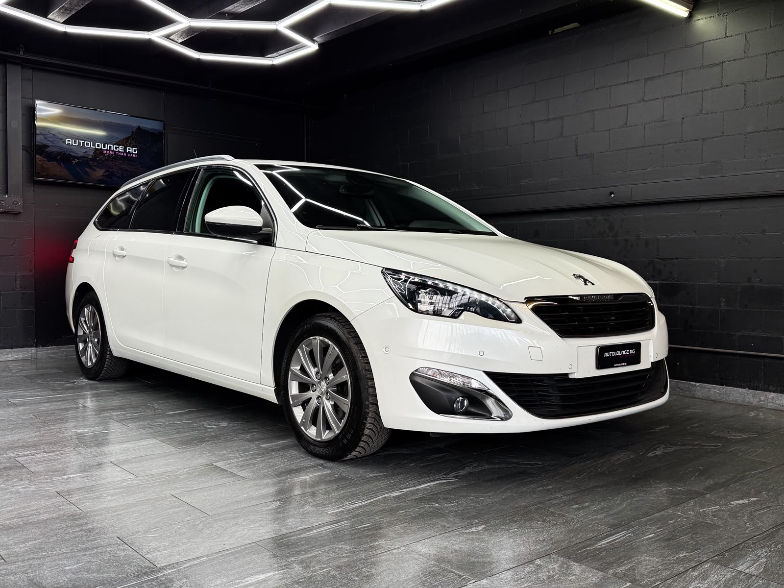 PEUGEOT 308 SW 1.2 THP Allure-showroom-element-1