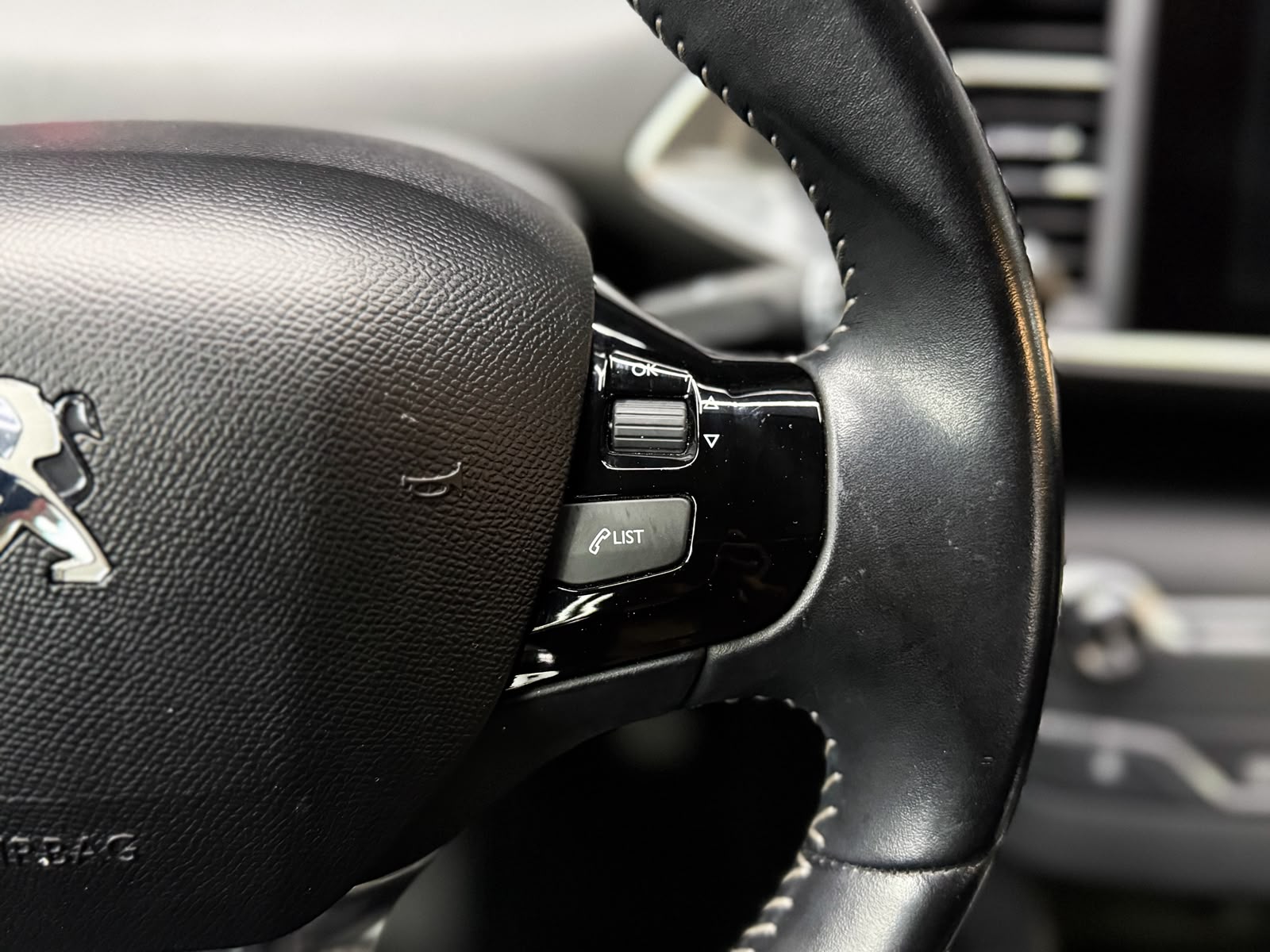 PEUGEOT 308 SW 1.2 THP Allure-image-12