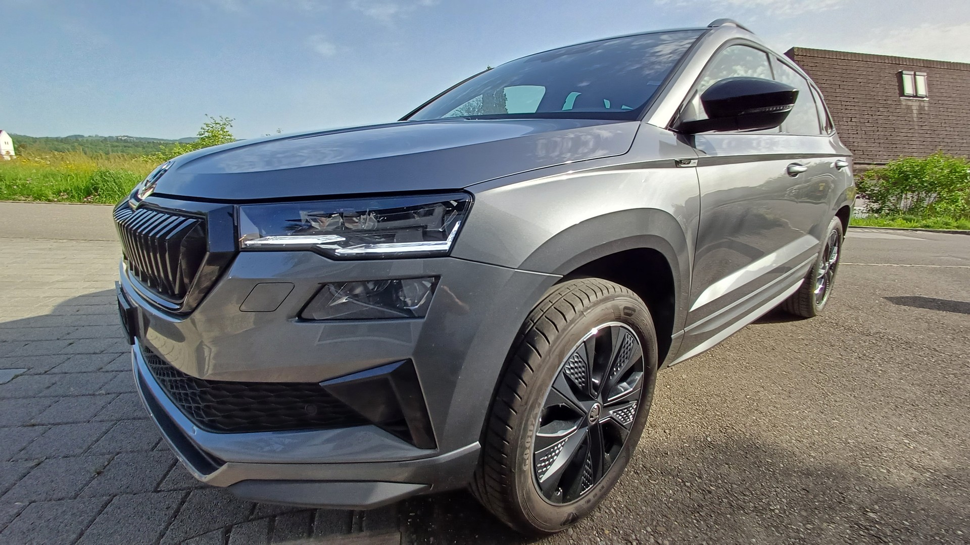 SKODA Karoq 2.0 TSI SportLine 4x4 DSG*Anhängevorrichtung* Winterrad*-image-0