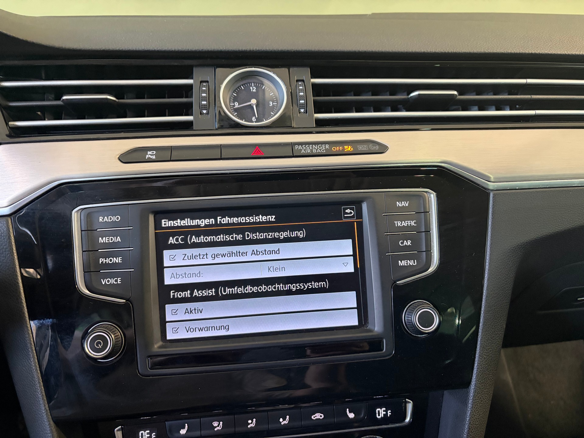 VW Passat Variant 2.0 TDI BMT High. DSG 4Motion "Ab MFK*-image-11