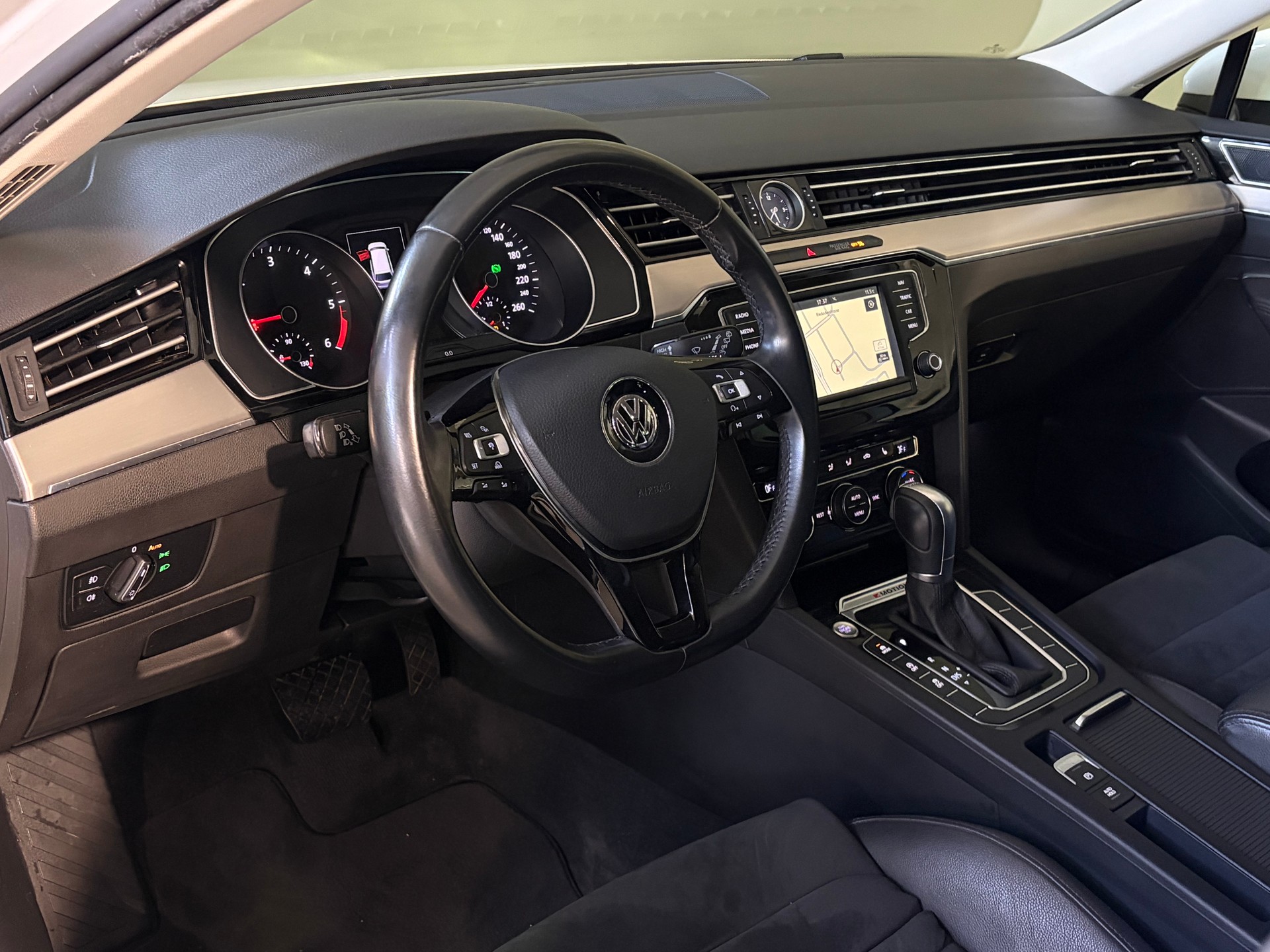 VW Passat Variant 2.0 TDI BMT High. DSG 4Motion "Ab MFK*-image-13