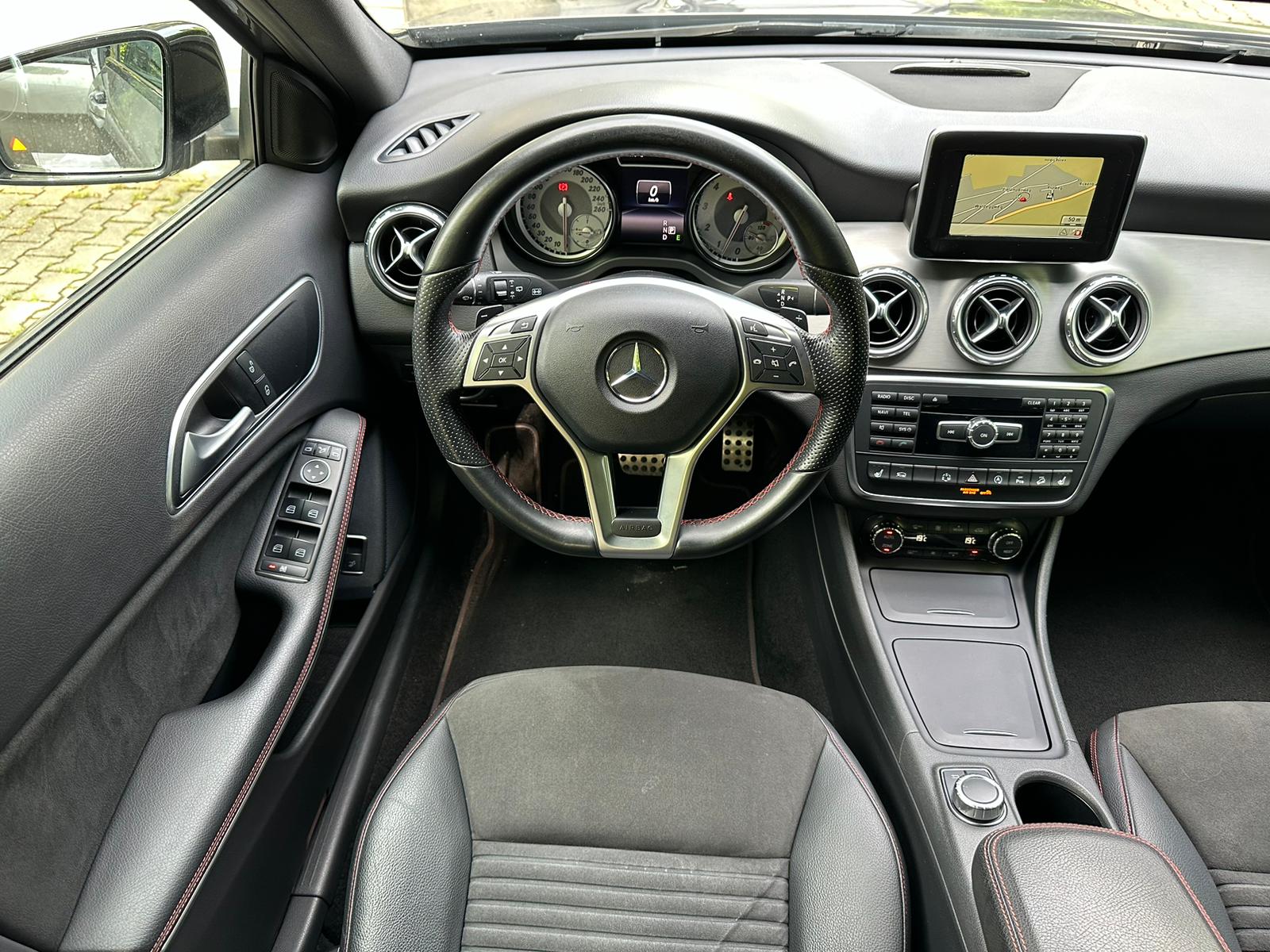 MERCEDES-BENZ GLA 250 AMG Line 4Matic 7G-DCT-image-16
