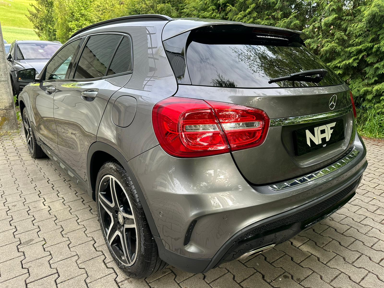 MERCEDES-BENZ GLA 250 AMG Line 4Matic 7G-DCT-showroom-element-2