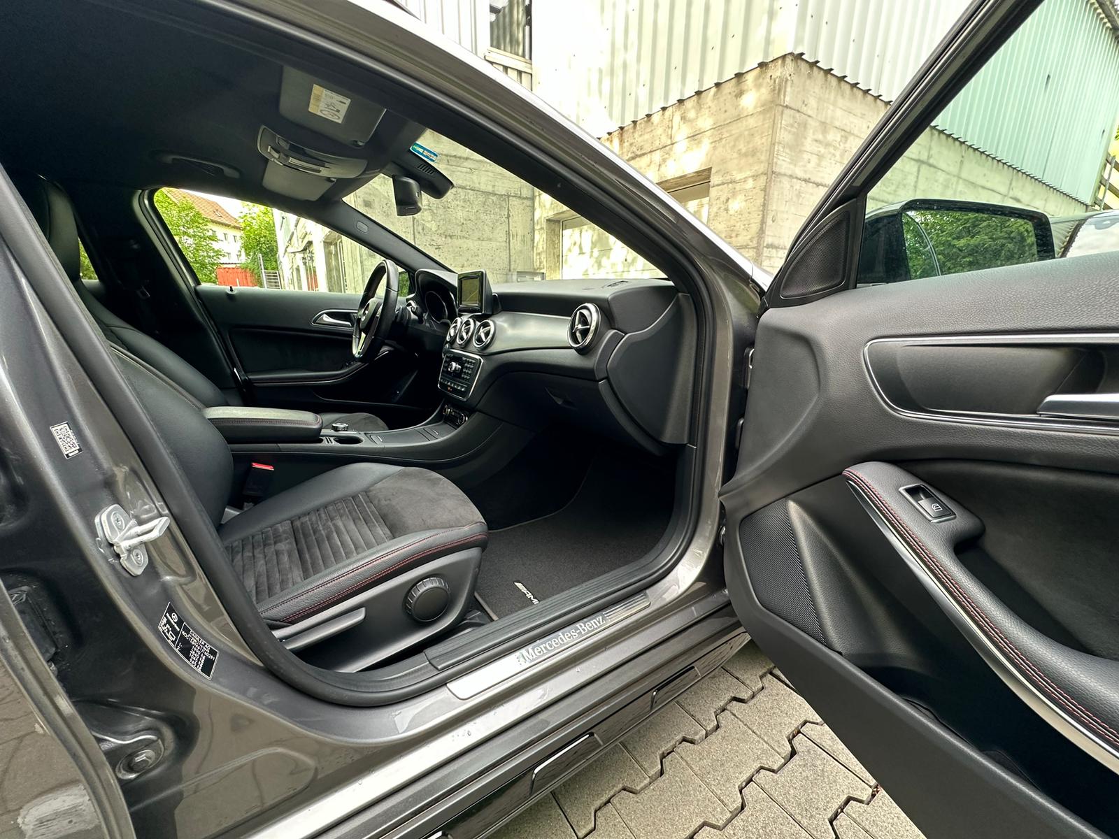 MERCEDES-BENZ GLA 250 AMG Line 4Matic 7G-DCT-image-13