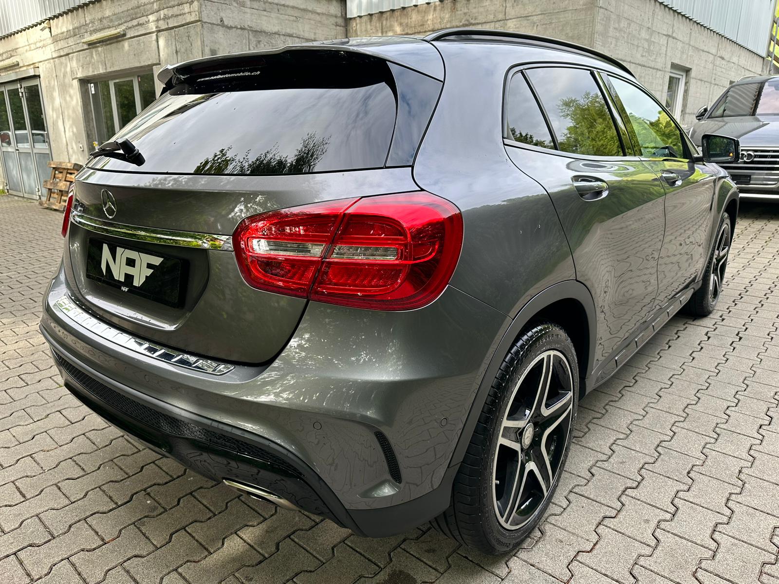 MERCEDES-BENZ GLA 250 AMG Line 4Matic 7G-DCT-image-4