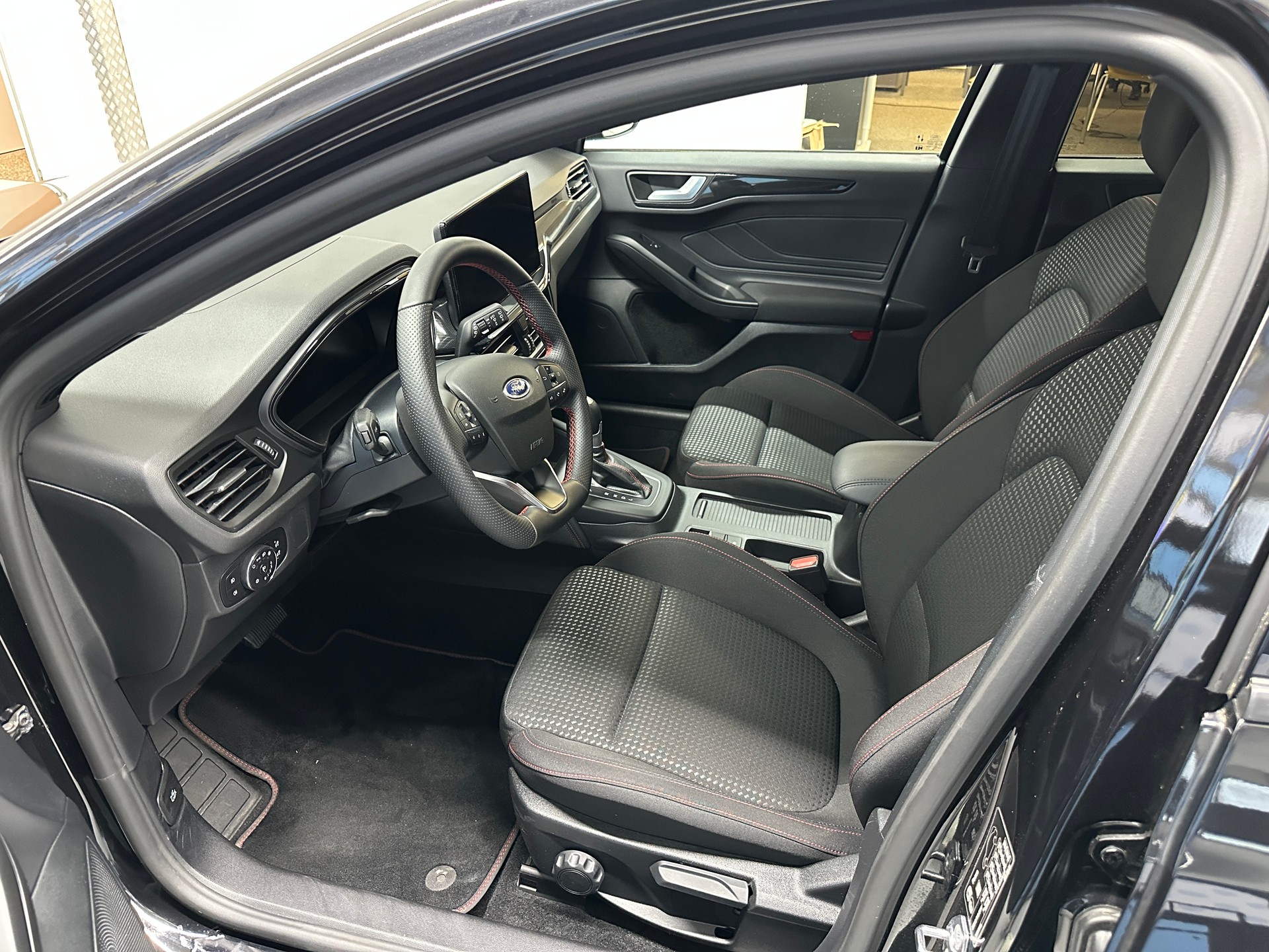 FORD Focus 1.0 MHEV ST-Line X Automat-image-7