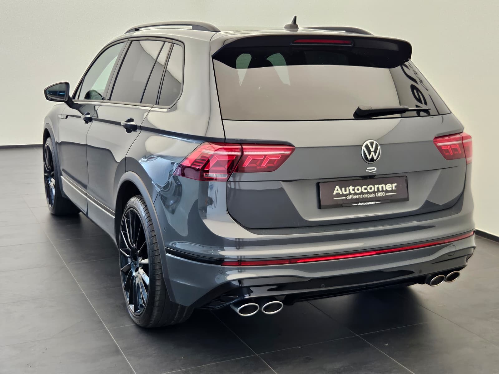 VW Tiguan 2.0TSI R 4Motion DSG-image-8