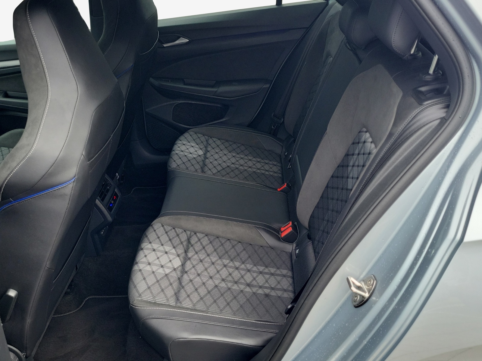 VW Golf 1.5 e TSI mHEV R-Line DSG-image-11