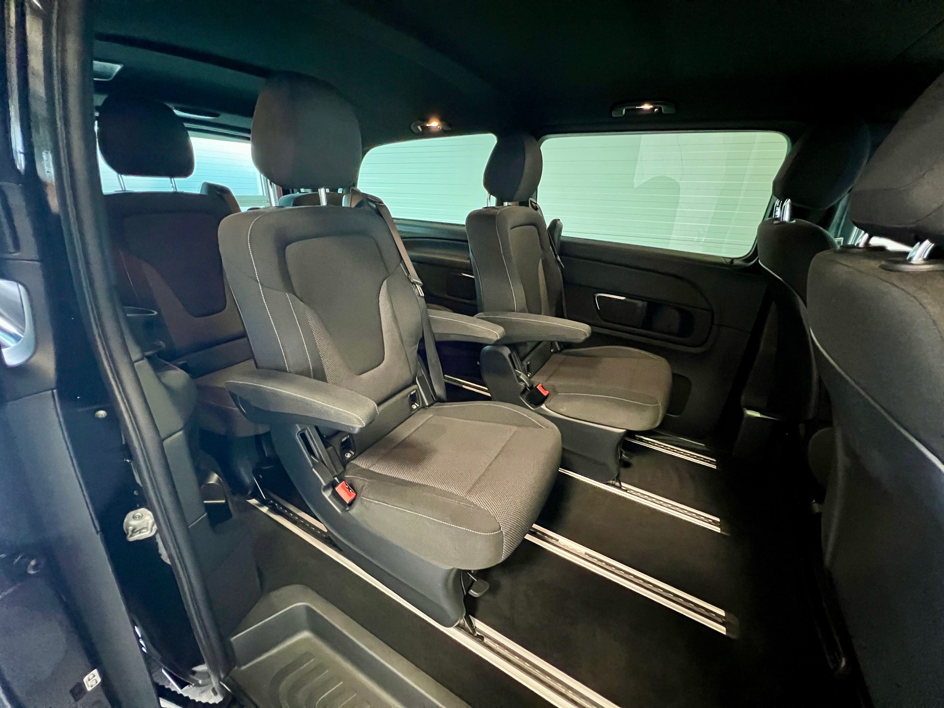 MERCEDES-BENZ V 250 d lang 4Matic 7G-Tronic *AMG Line*-image-15