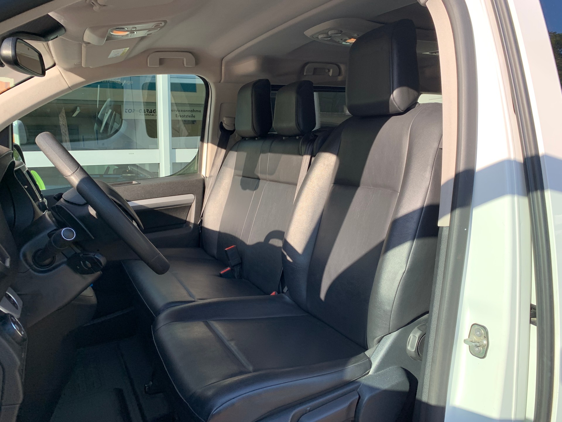 PEUGEOT Traveller 2.0 BlueHDi Allure Standard EAT-image-8