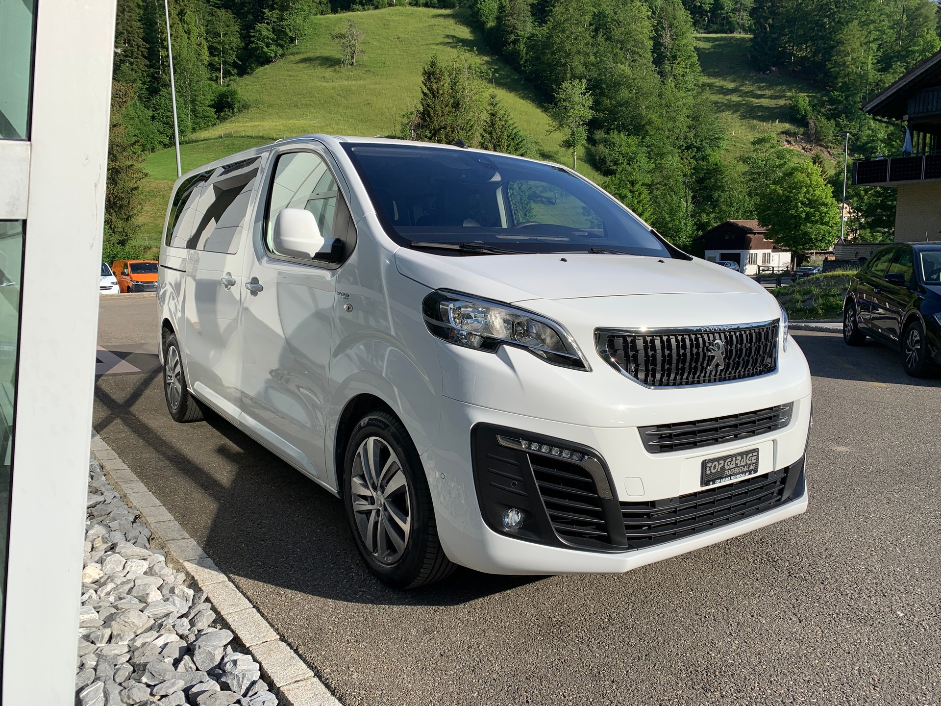 PEUGEOT Traveller 2.0 BlueHDi Allure Standard EAT-showroom-element-2