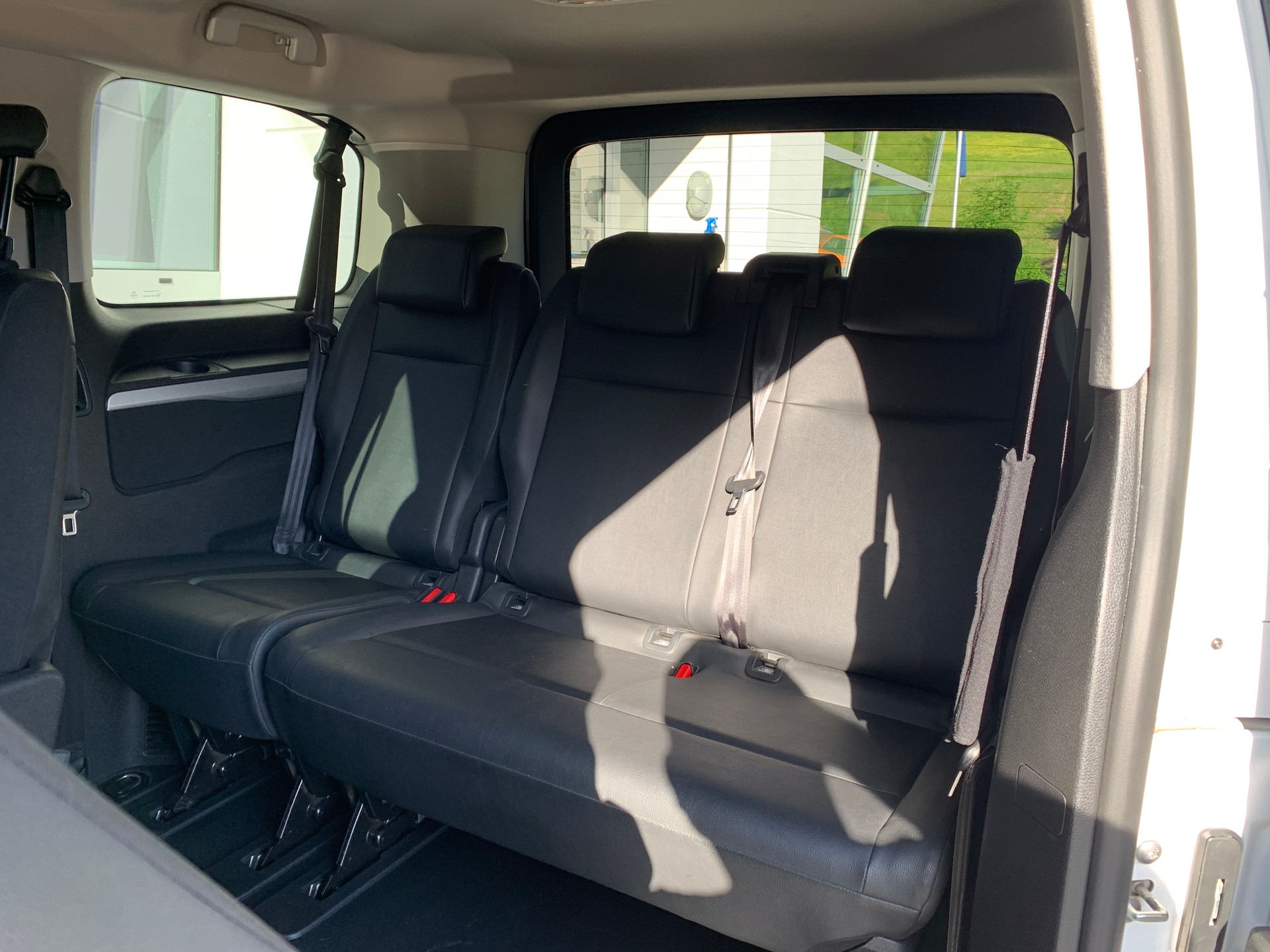 PEUGEOT Traveller 2.0 BlueHDi Allure Standard EAT-image-19