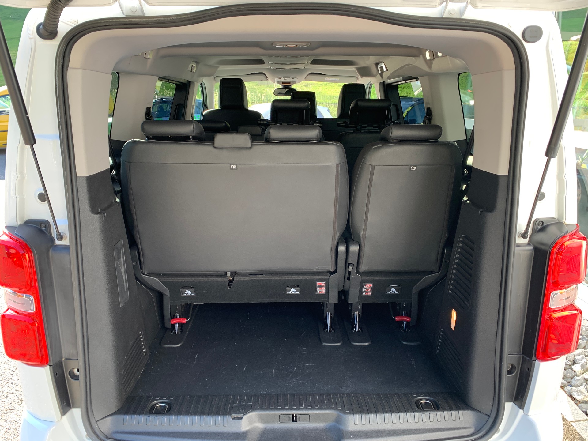 PEUGEOT Traveller 2.0 BlueHDi Allure Standard EAT-image-20