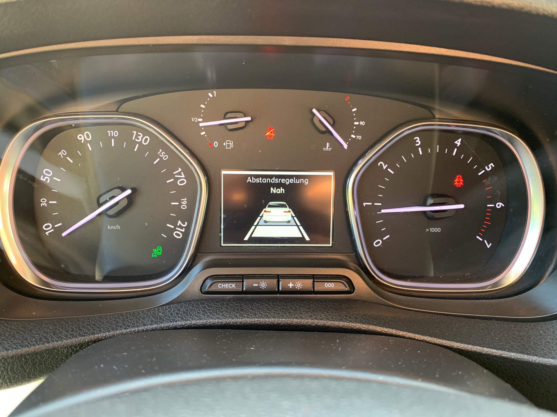 PEUGEOT Traveller 2.0 BlueHDi Allure Standard EAT-image-12