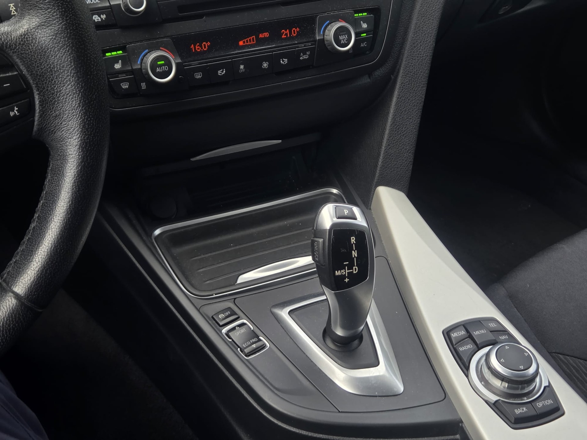 BMW 320i Touring Steptronic * Ab MFK * Expertisé * Top Options *-image-10