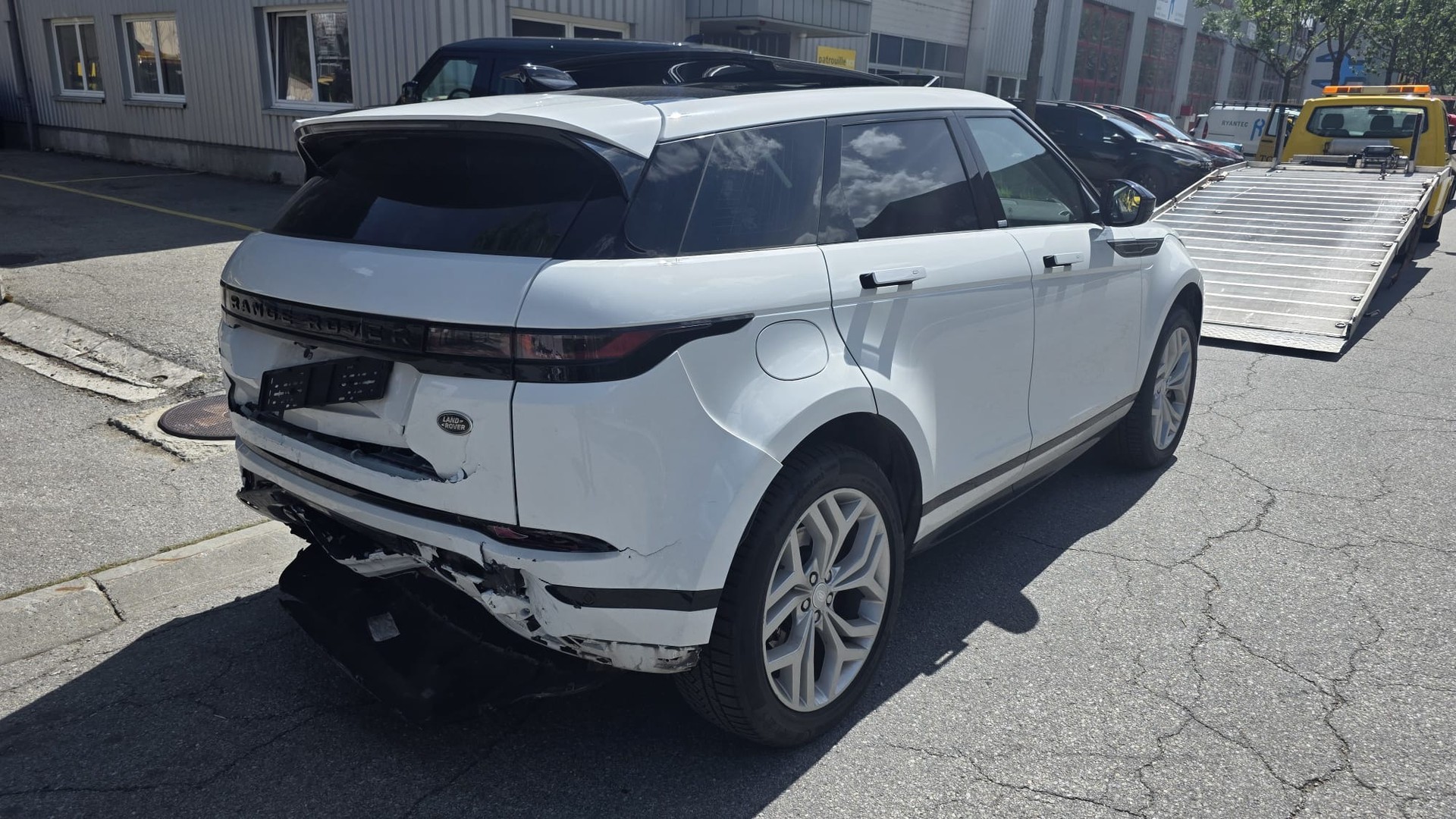 LAND ROVER Range Rover Evoque R-Dynamic P 300e AB AT8-image-3
