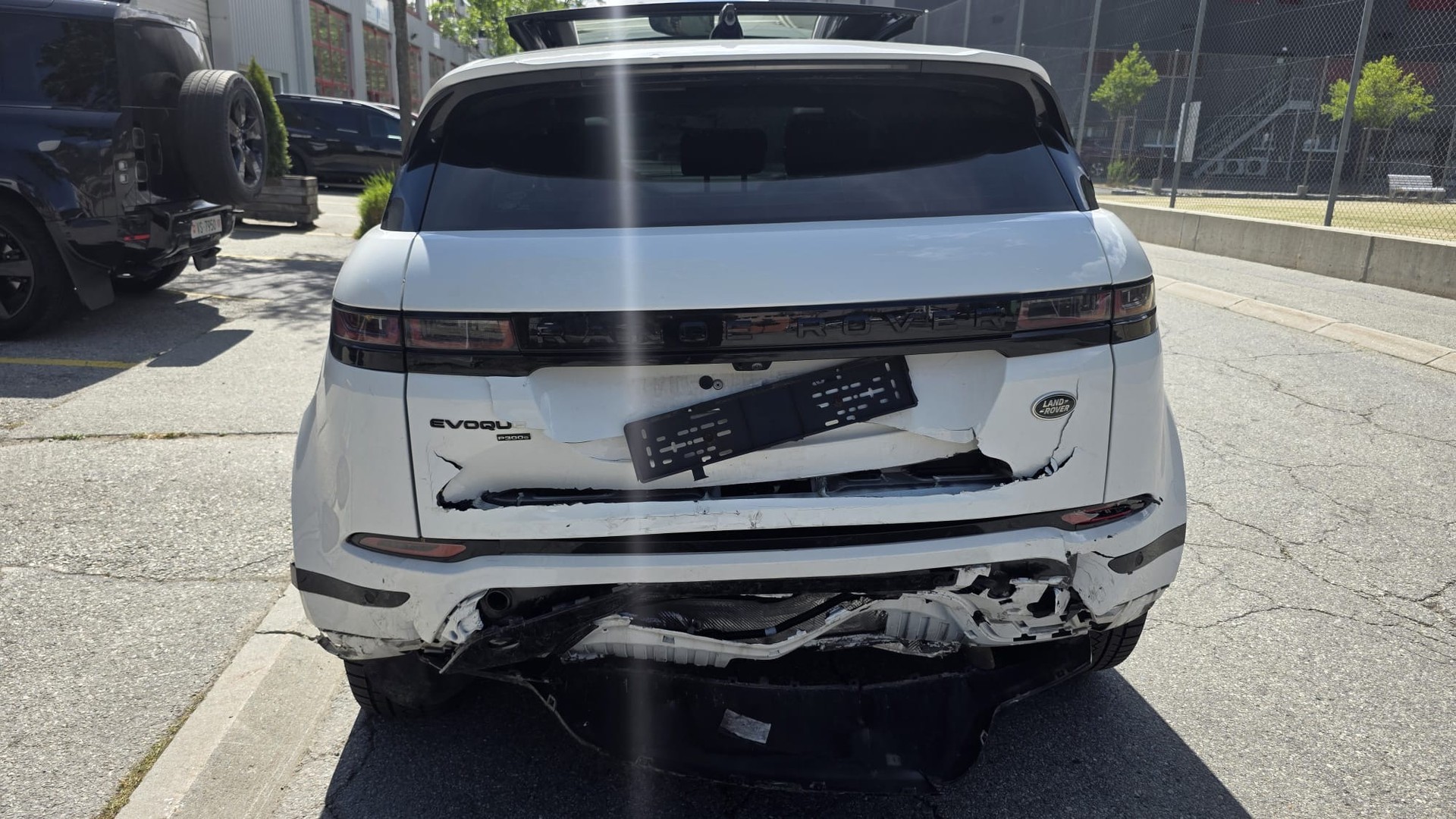 LAND ROVER Range Rover Evoque R-Dynamic P 300e AB AT8-image-4