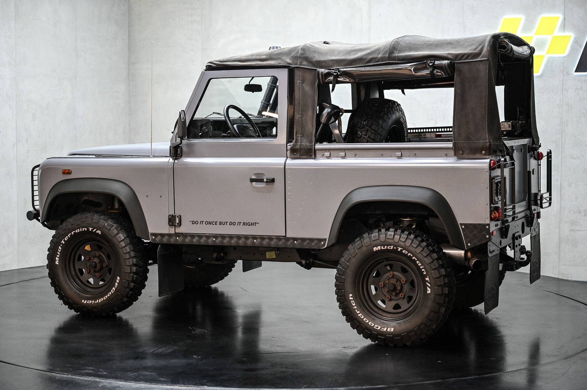 LAND ROVER Defender 90 TD5-image-5