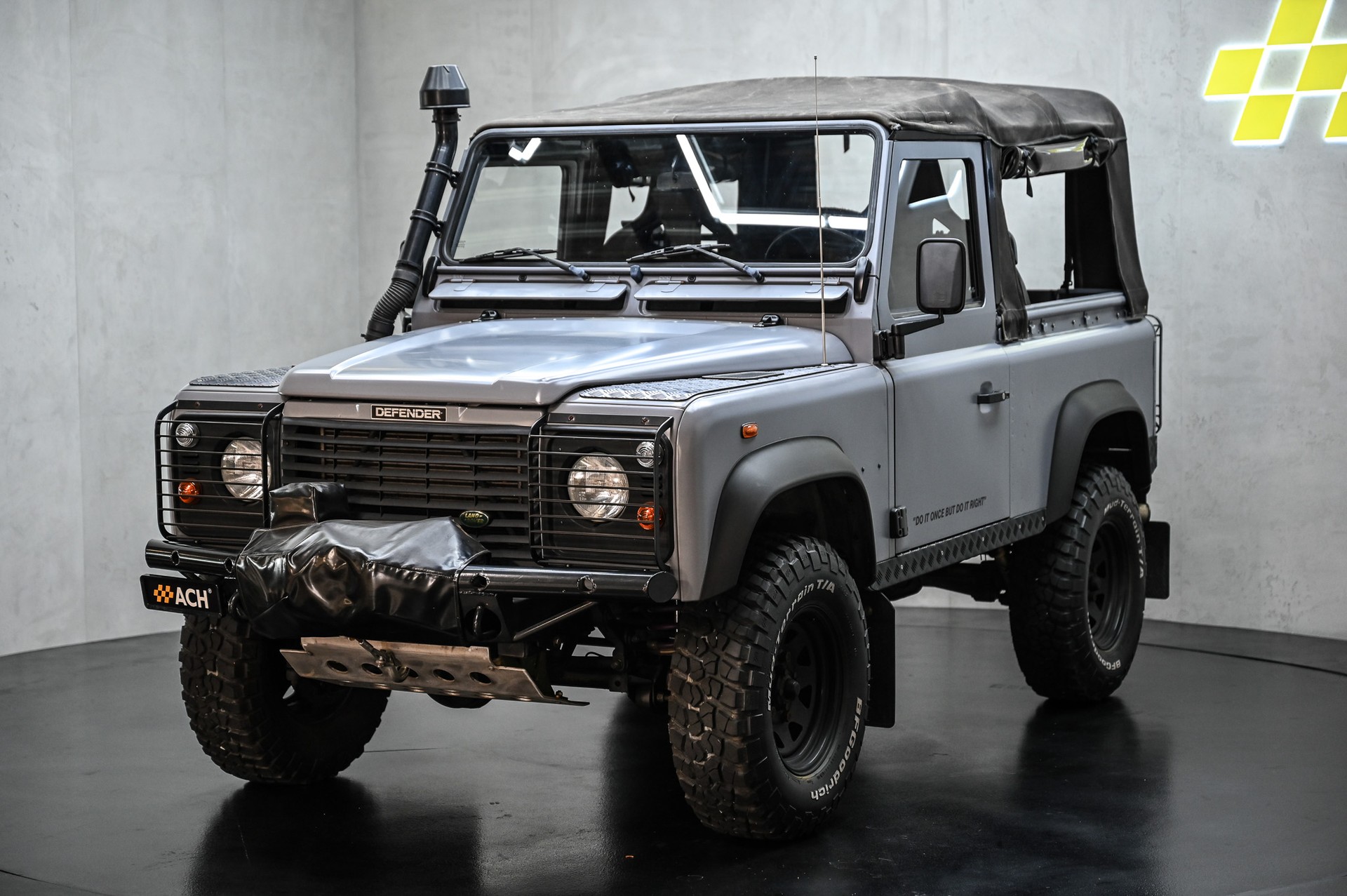 LAND ROVER Defender 90 TD5-image-2