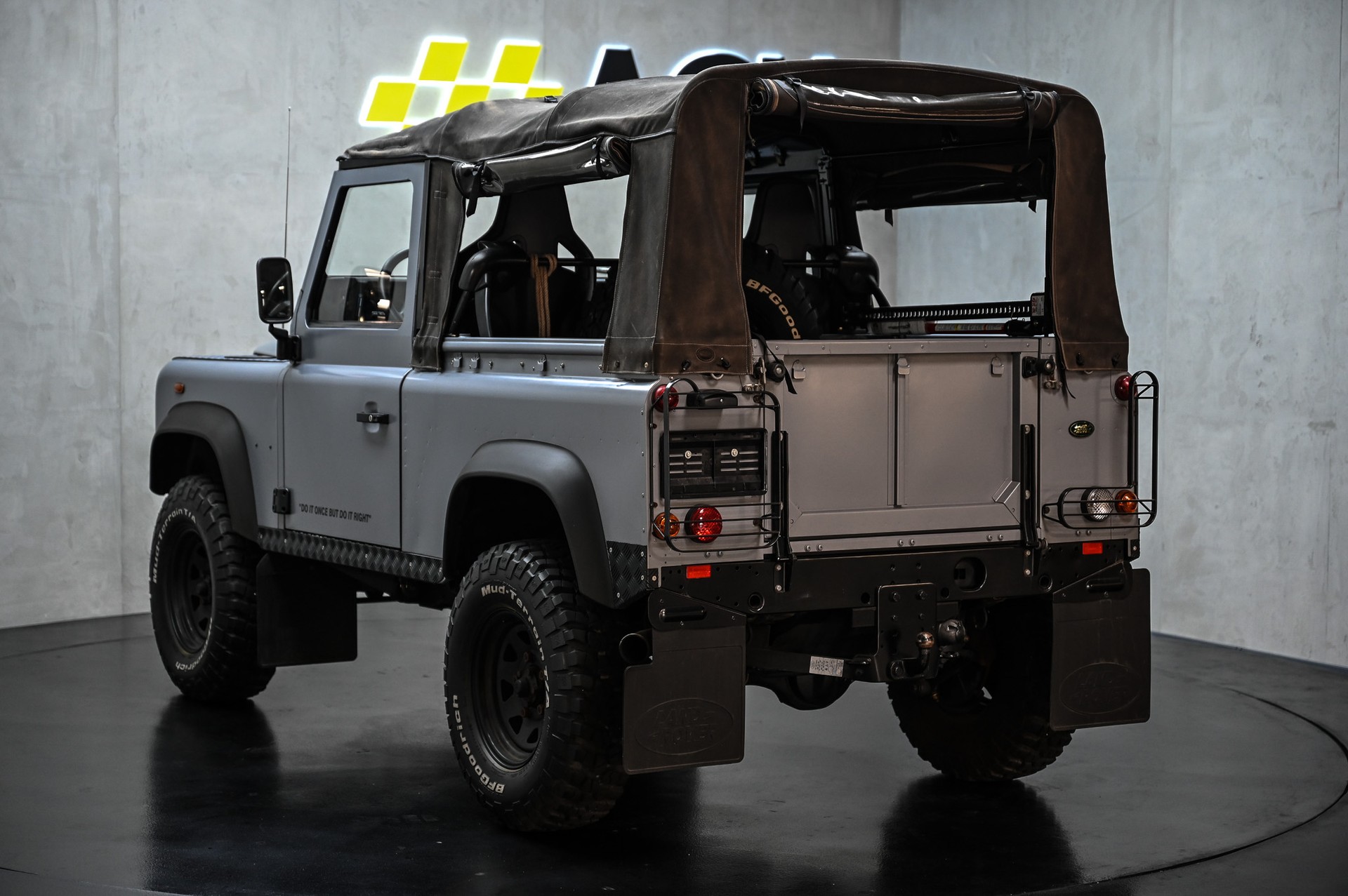 LAND ROVER Defender 90 TD5-image-6