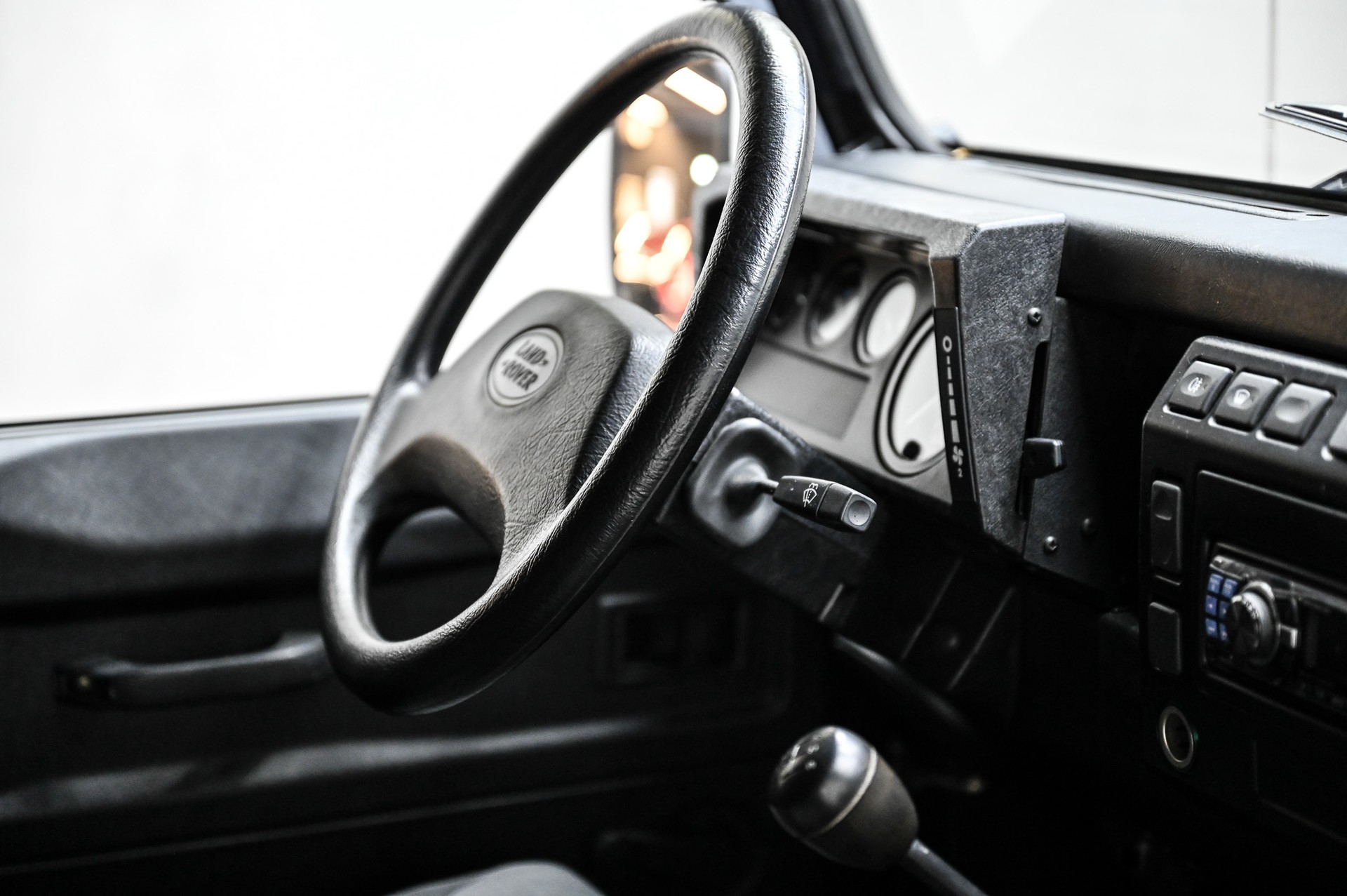 LAND ROVER Defender 90 TD5-image-25