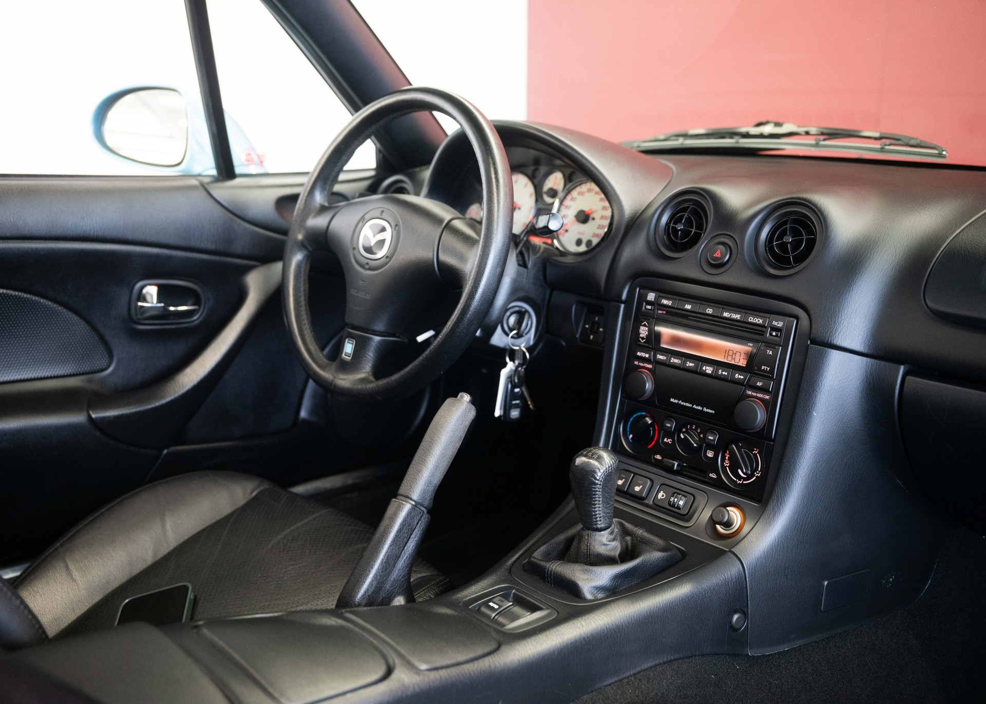 MAZDA MX-5 1.8i-16 Sport Youngster (1st hand, beautiful condition, full service history, 100% original)-image-19