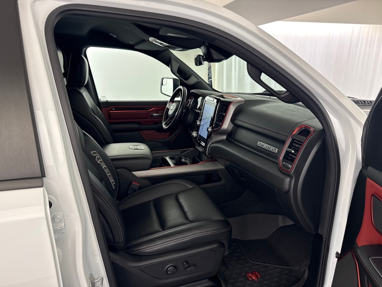 DODGE RAM 1500 5.7 Rebel-image-8