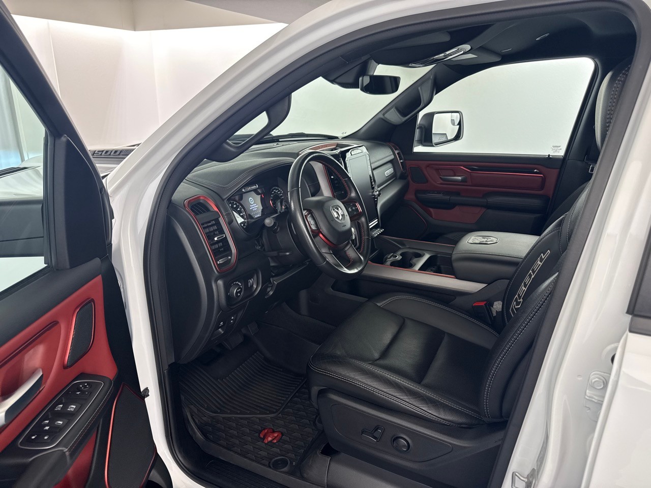 DODGE RAM 1500 5.7 Rebel-image-4