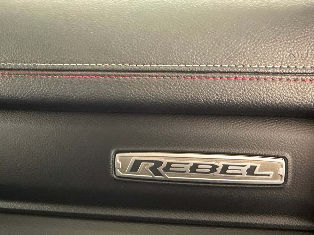DODGE RAM 1500 5.7 Rebel-image-15