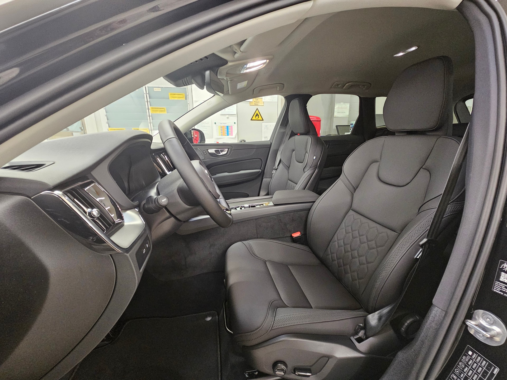 VOLVO XC60 T6 eAWD PluginHybrid Core Geartronic-image-7