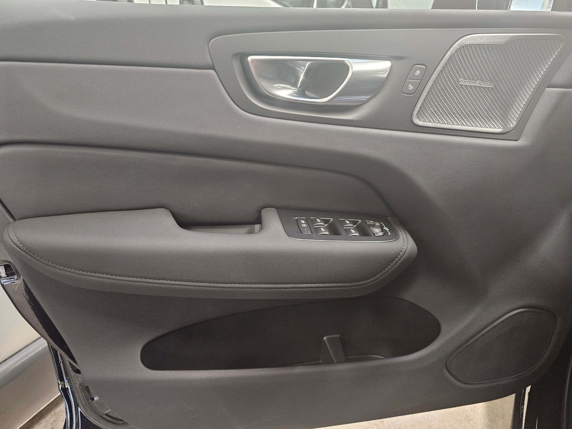 VOLVO XC60 T6 eAWD PluginHybrid Core Geartronic-image-6