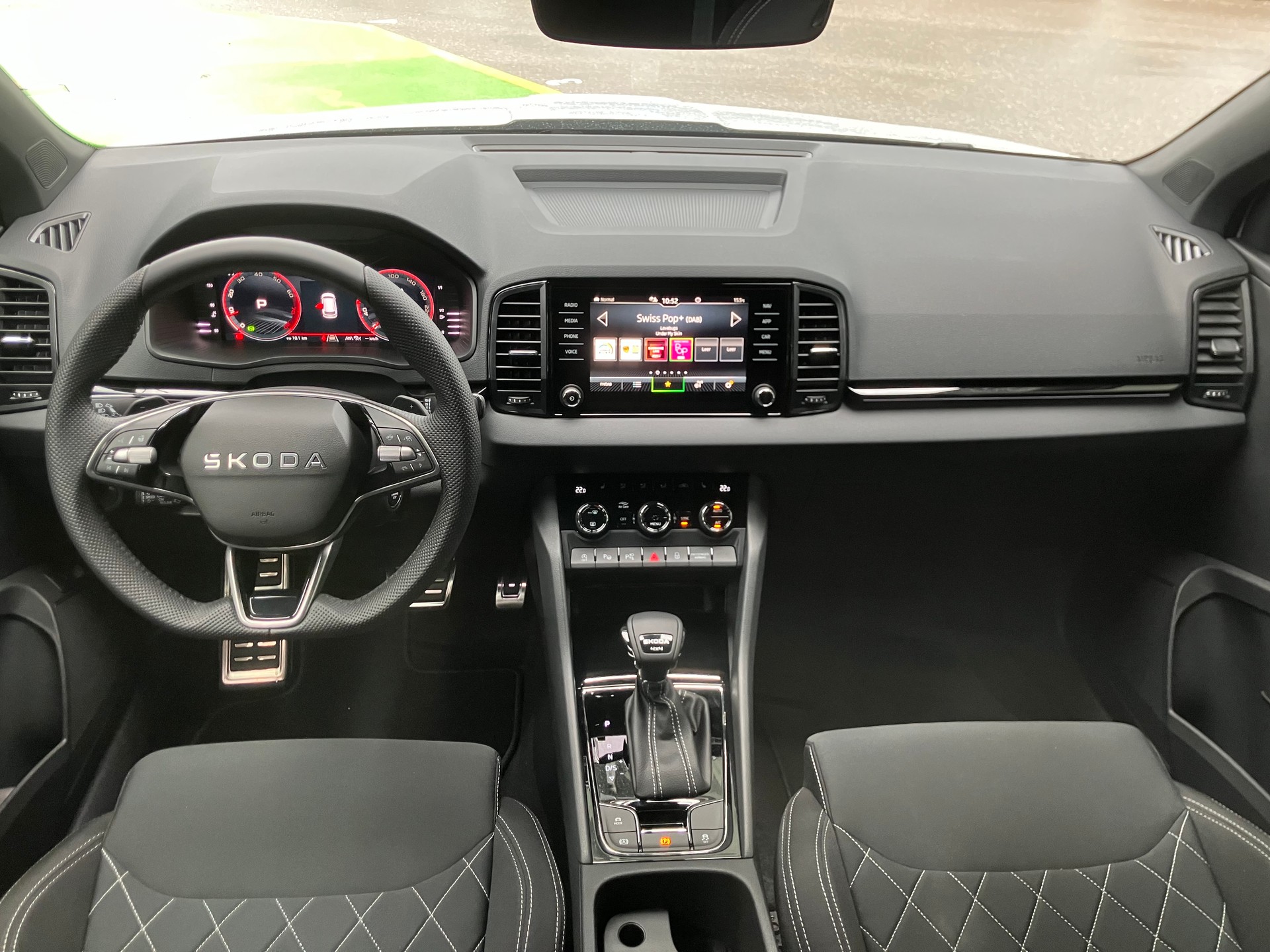 SKODA Karoq 2.0 TSI SportLine 4x4 DSG-image-9