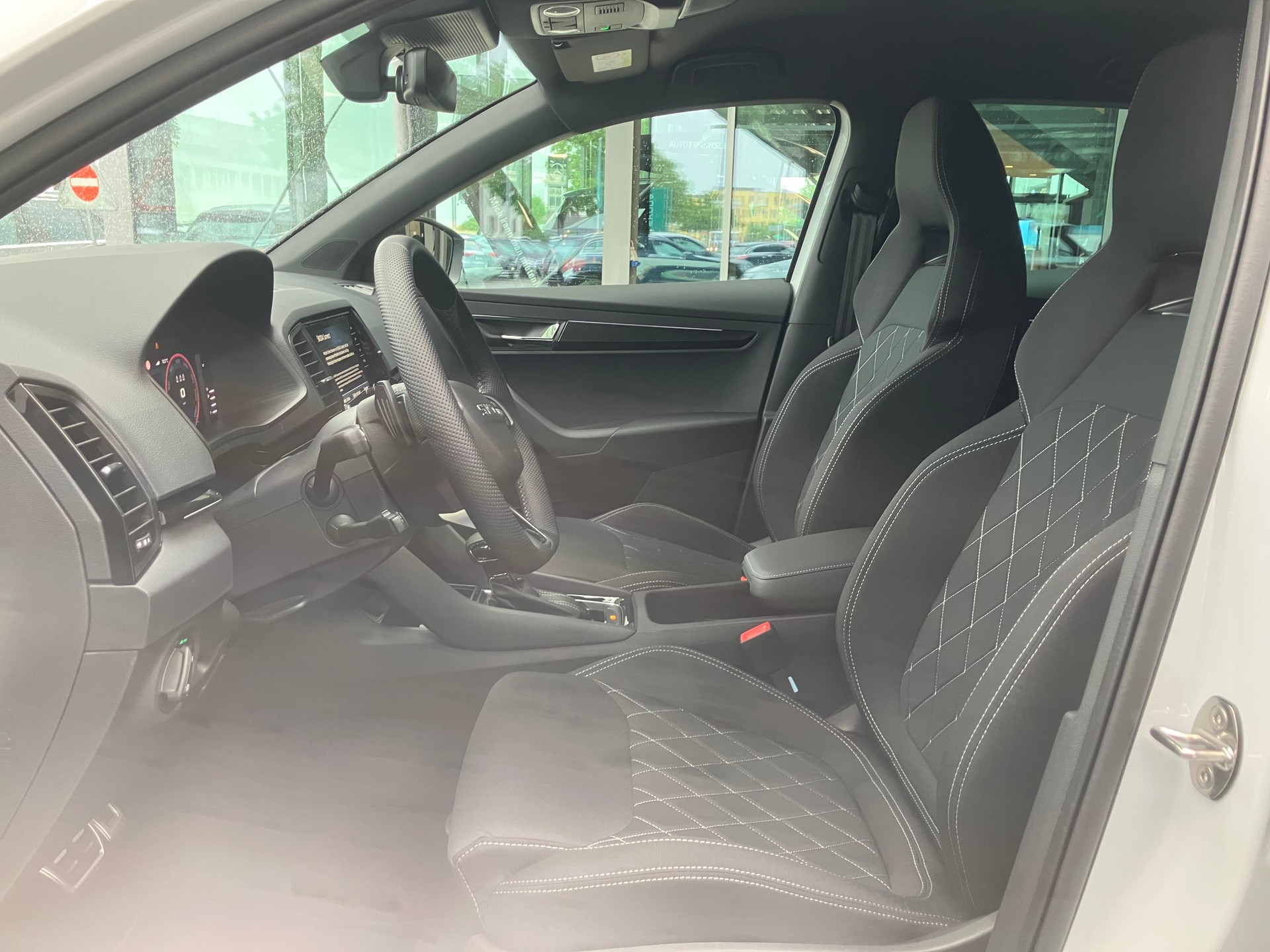 SKODA Karoq 2.0 TSI SportLine 4x4 DSG-image-8