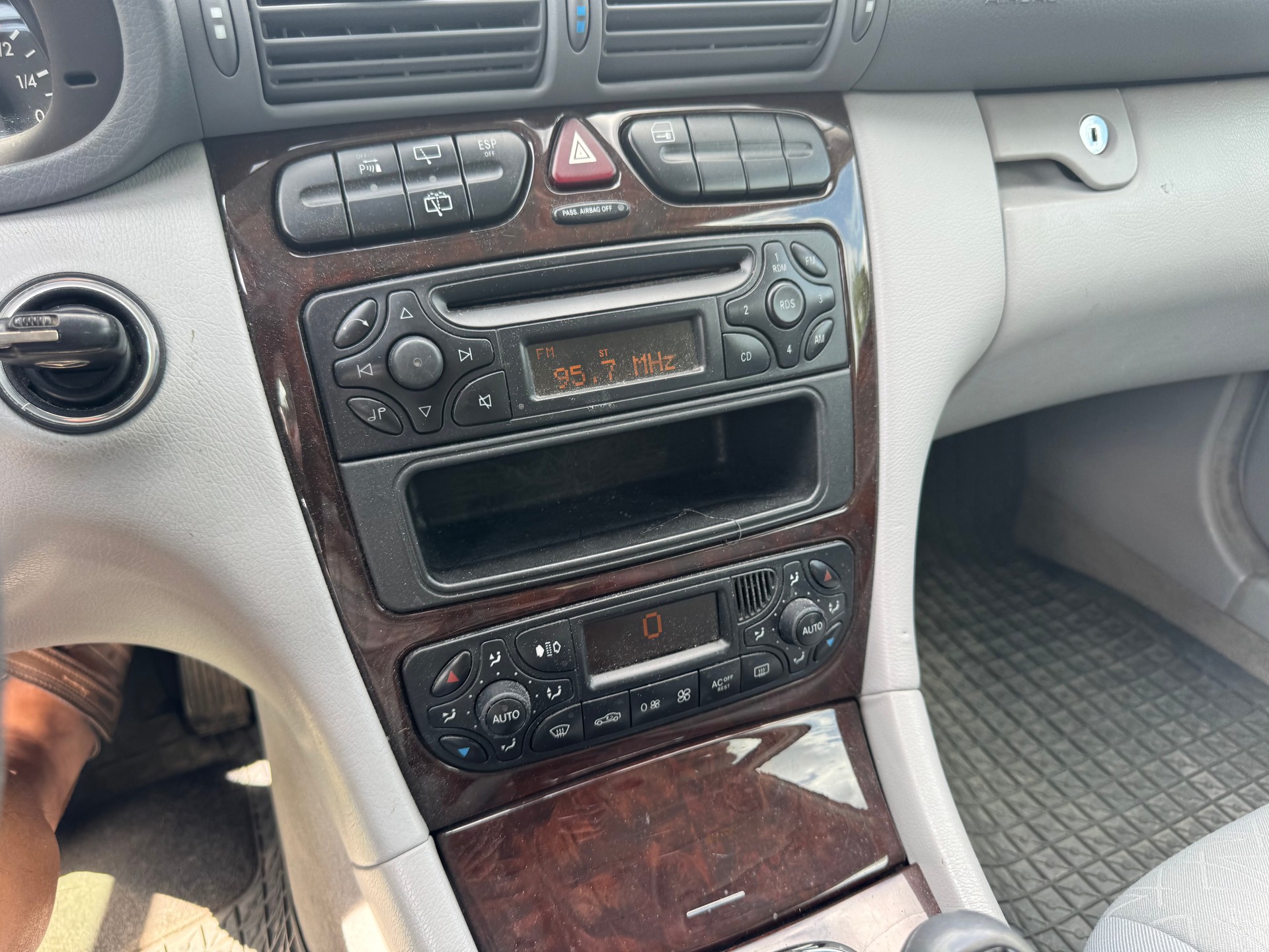 MERCEDES-BENZ C 320 Classic 4Matic Automatic-image-2