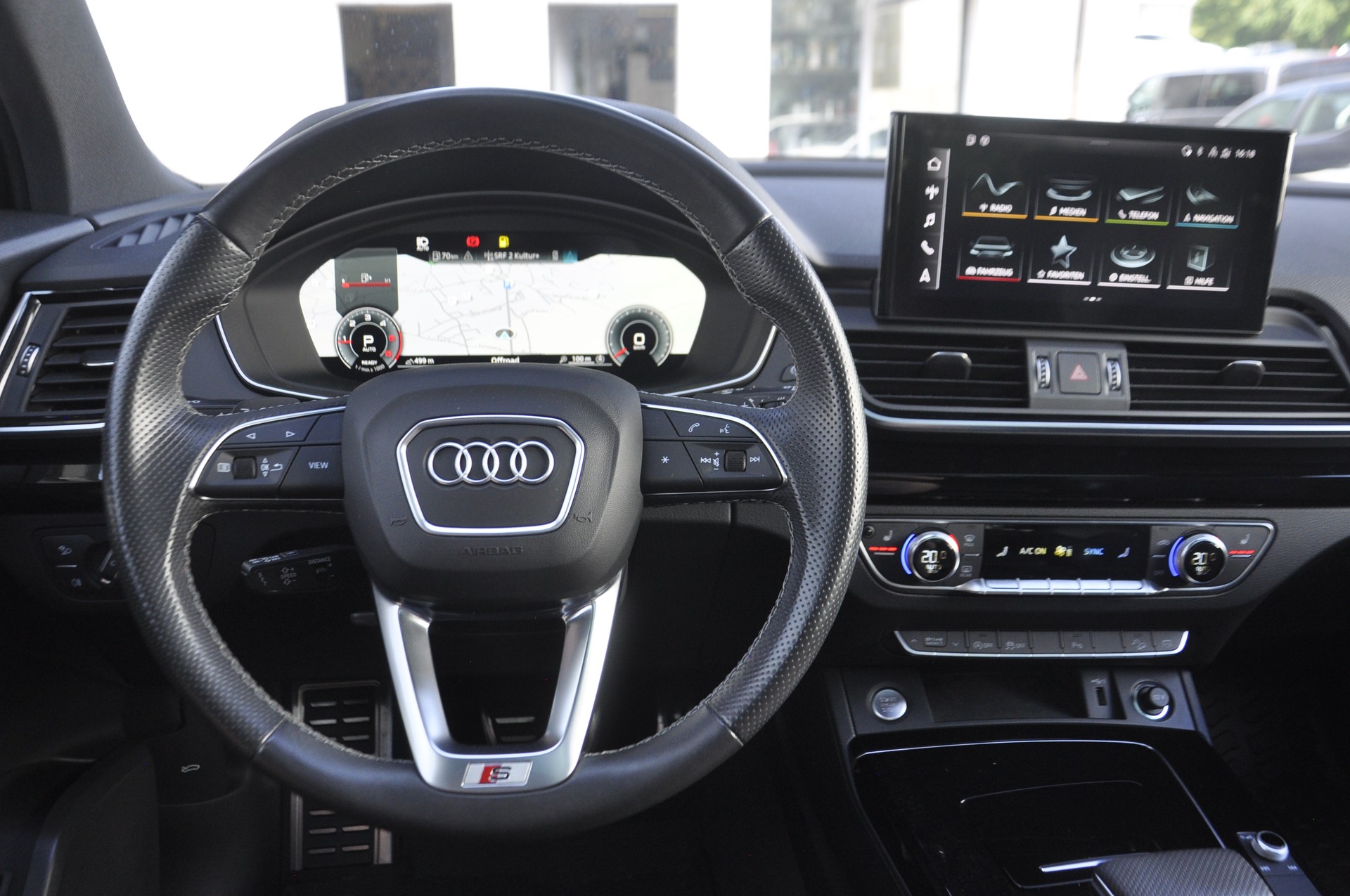 AUDI Q5 40 TDI Black Edition quattro S-tronic I Anhängerkupplung-image-9