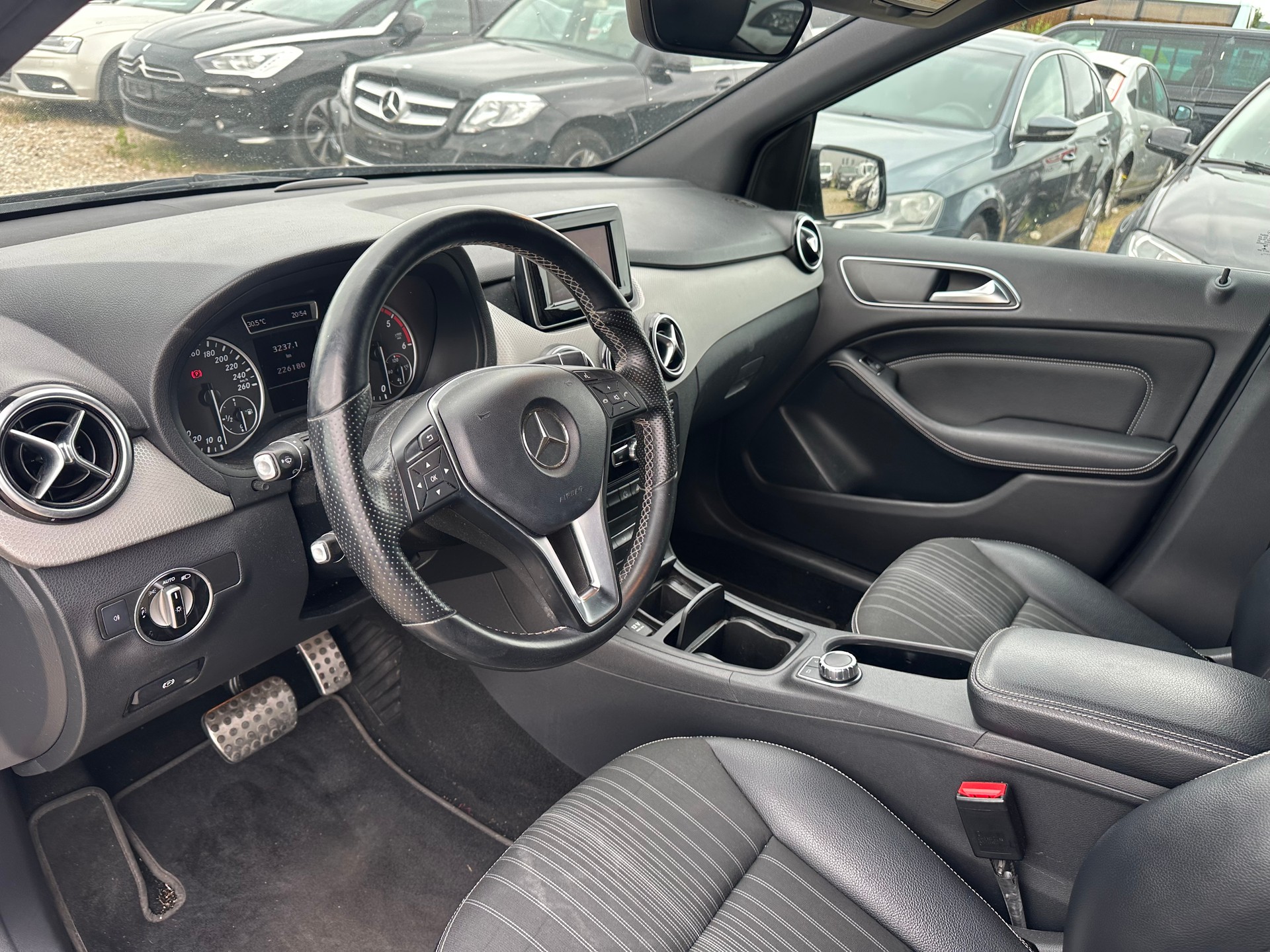 MERCEDES-BENZ B 200 CDI 7G-DCT-image-9